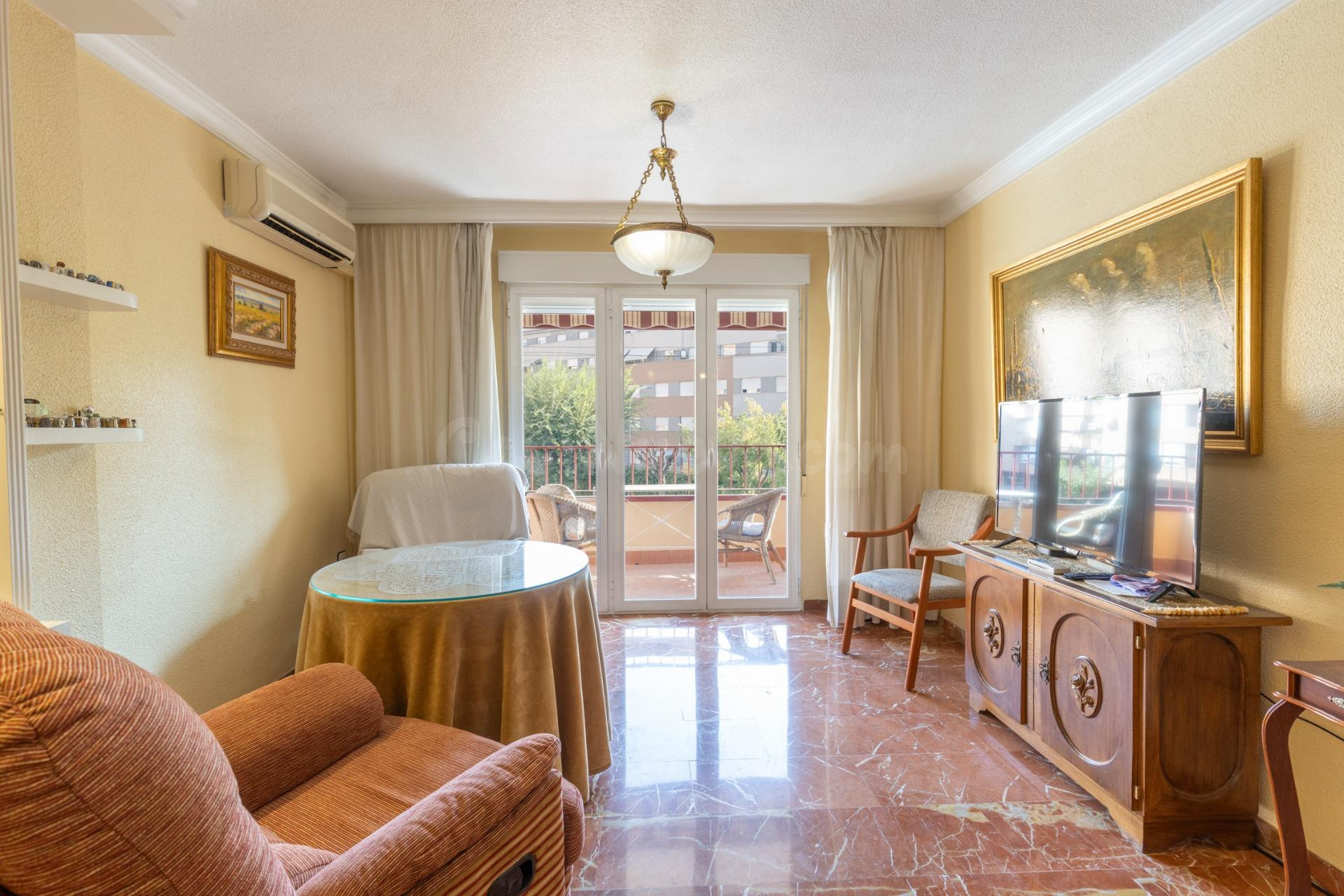 Amplio piso de 4 dormitorios en la prestigiosa urbanización Las Brisas – La Chana - foto 4