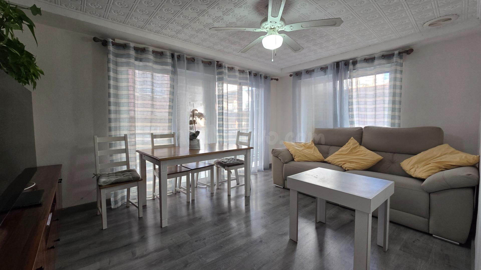 ¡Tu Oasis en Playa Levante, Santa Pola! ☀️