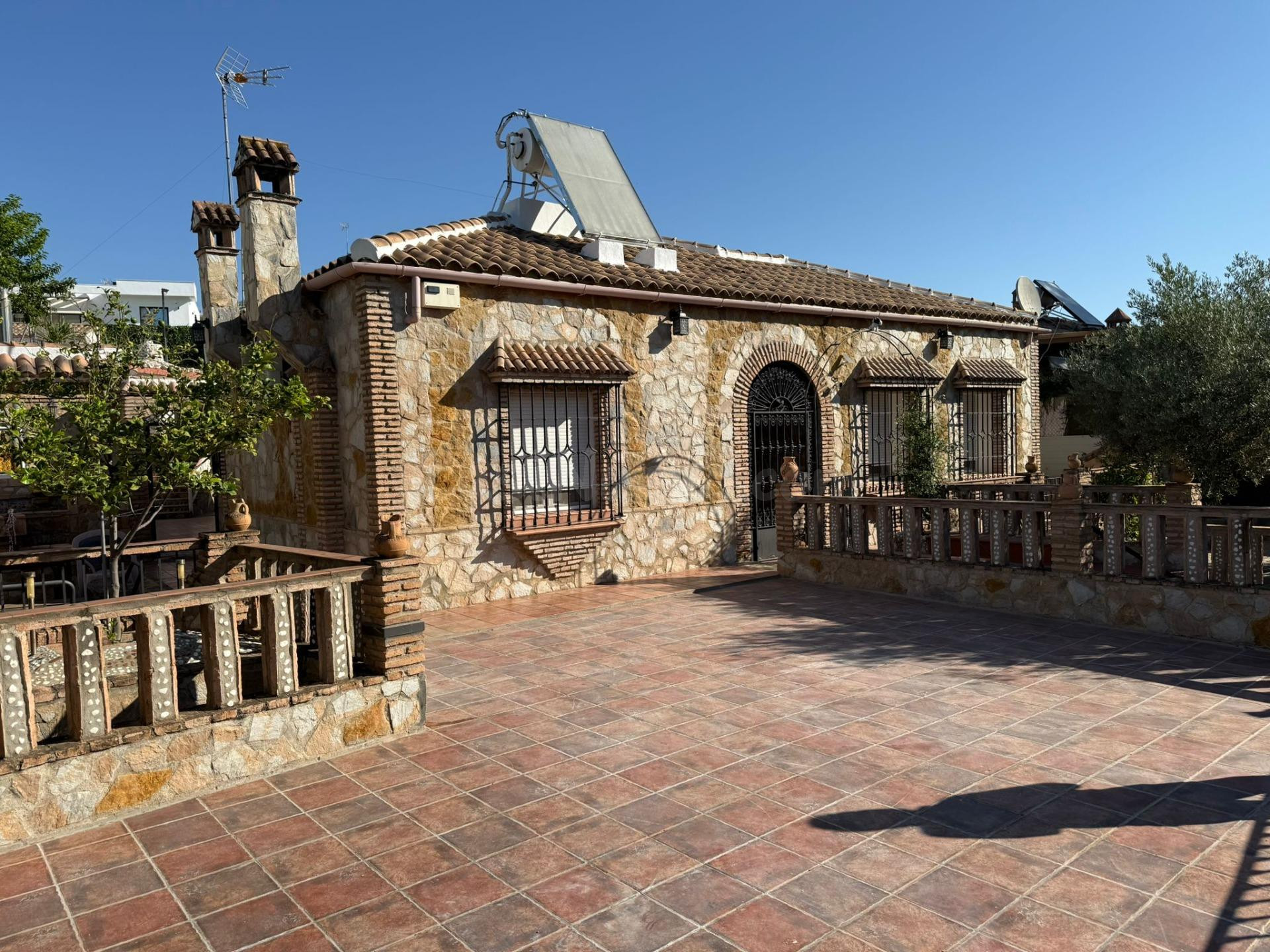 Exclusivo Chalet Independiente en Vía Augusta con Piscina y 