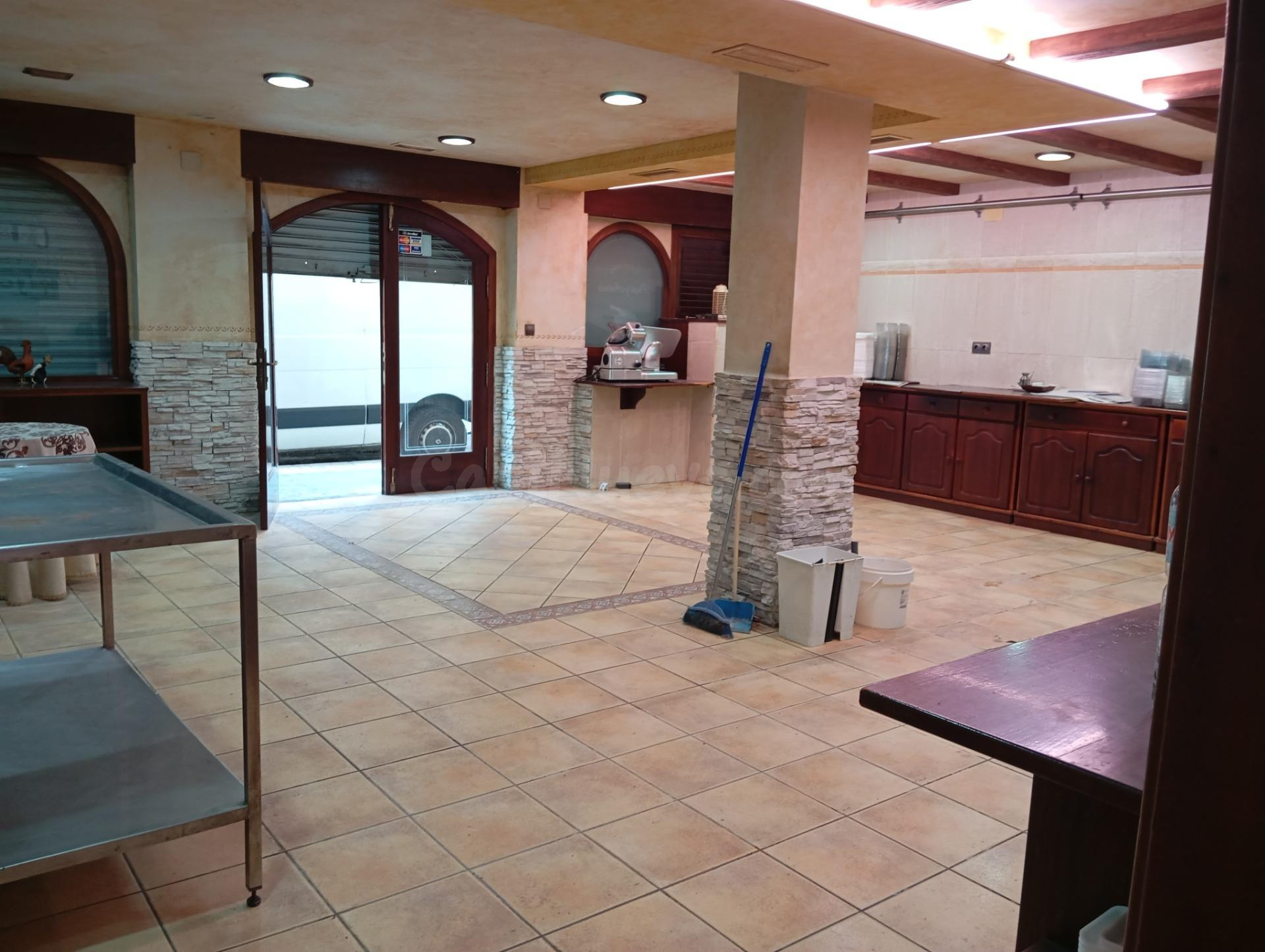 venta de local  posibilidad de hacer vivienda- zona Carrus