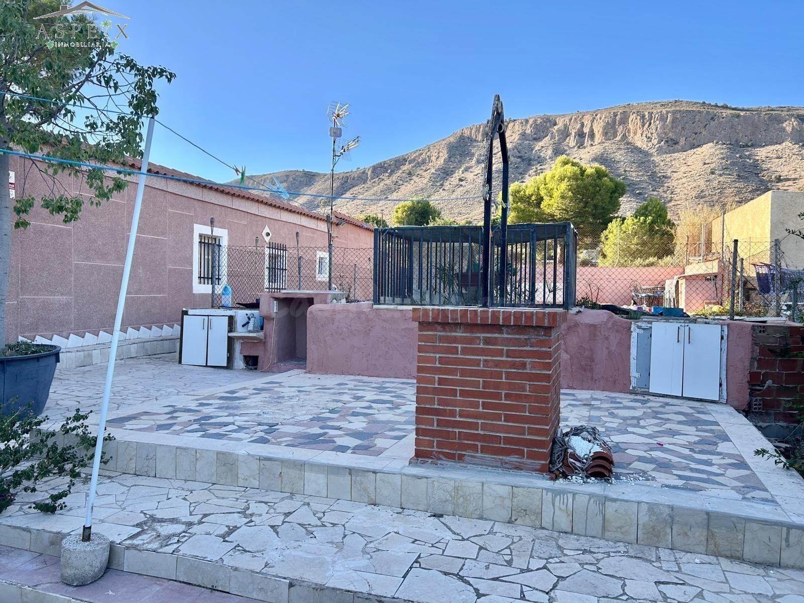 Chalet con piscina en Hondon de Las Nieves