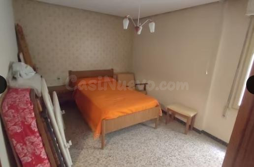 Piso con ascensor en buena zona - foto 4