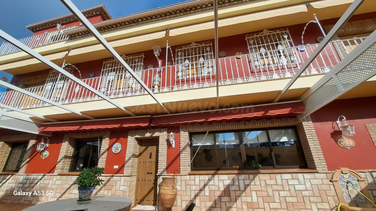 MAGNÍFICO CHALET CON DOS CASAS EN URB LA COLINA. - foto 4