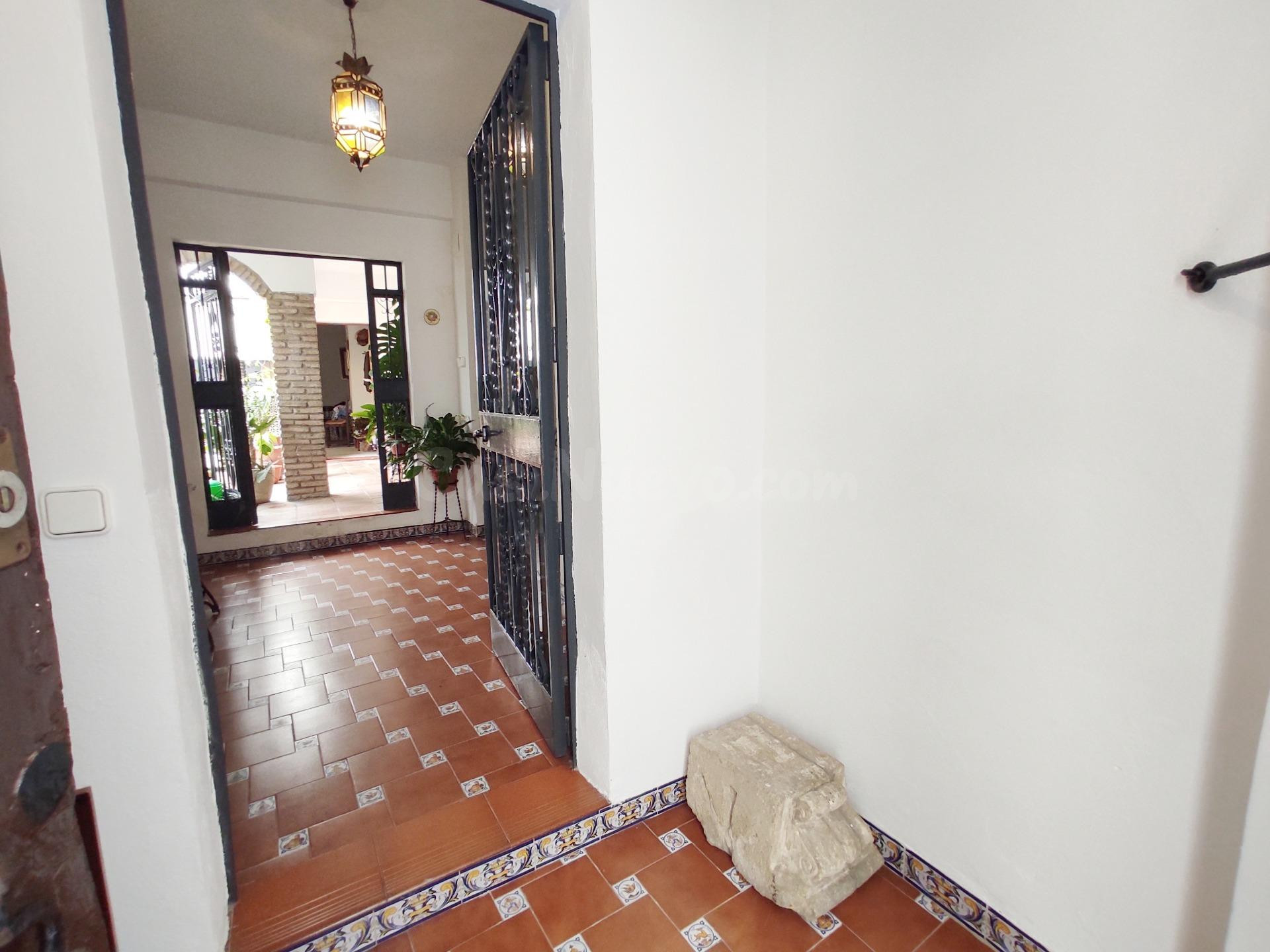 "Tu Hogar Soñado en Santa Marina: Encanto y Tradición en el  - foto 2