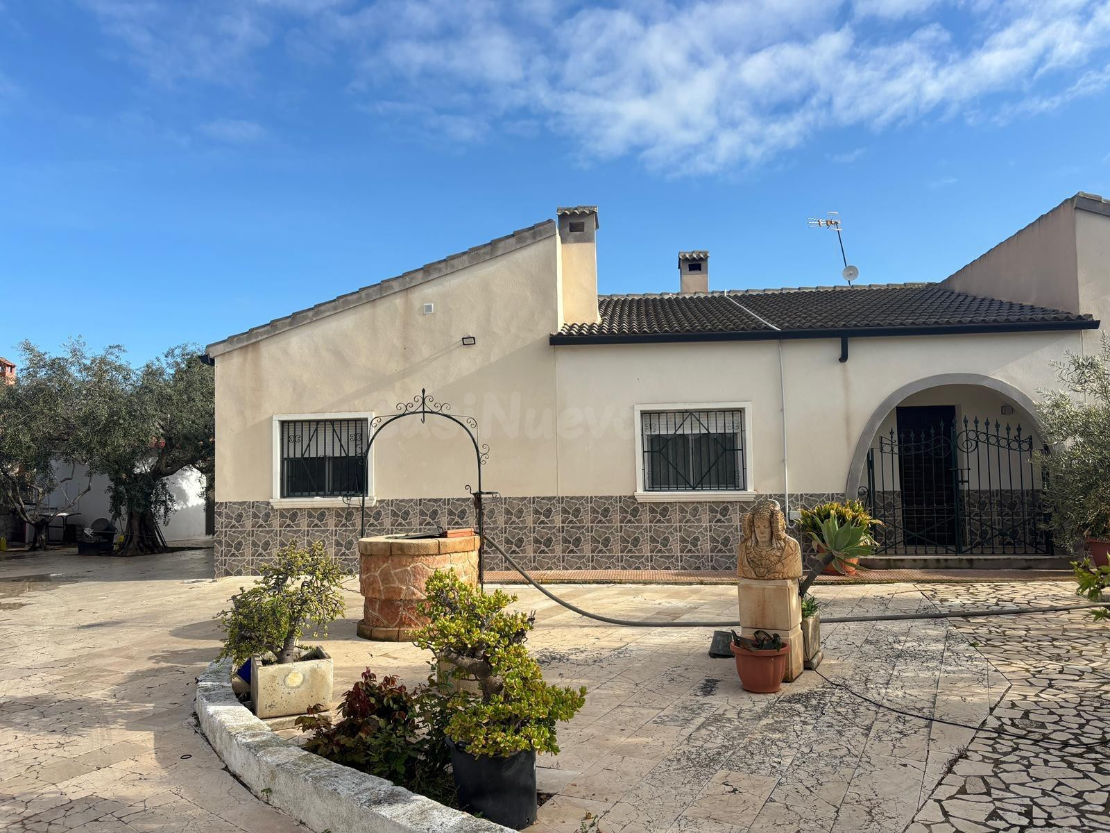 Chalet con piscina en Perleta