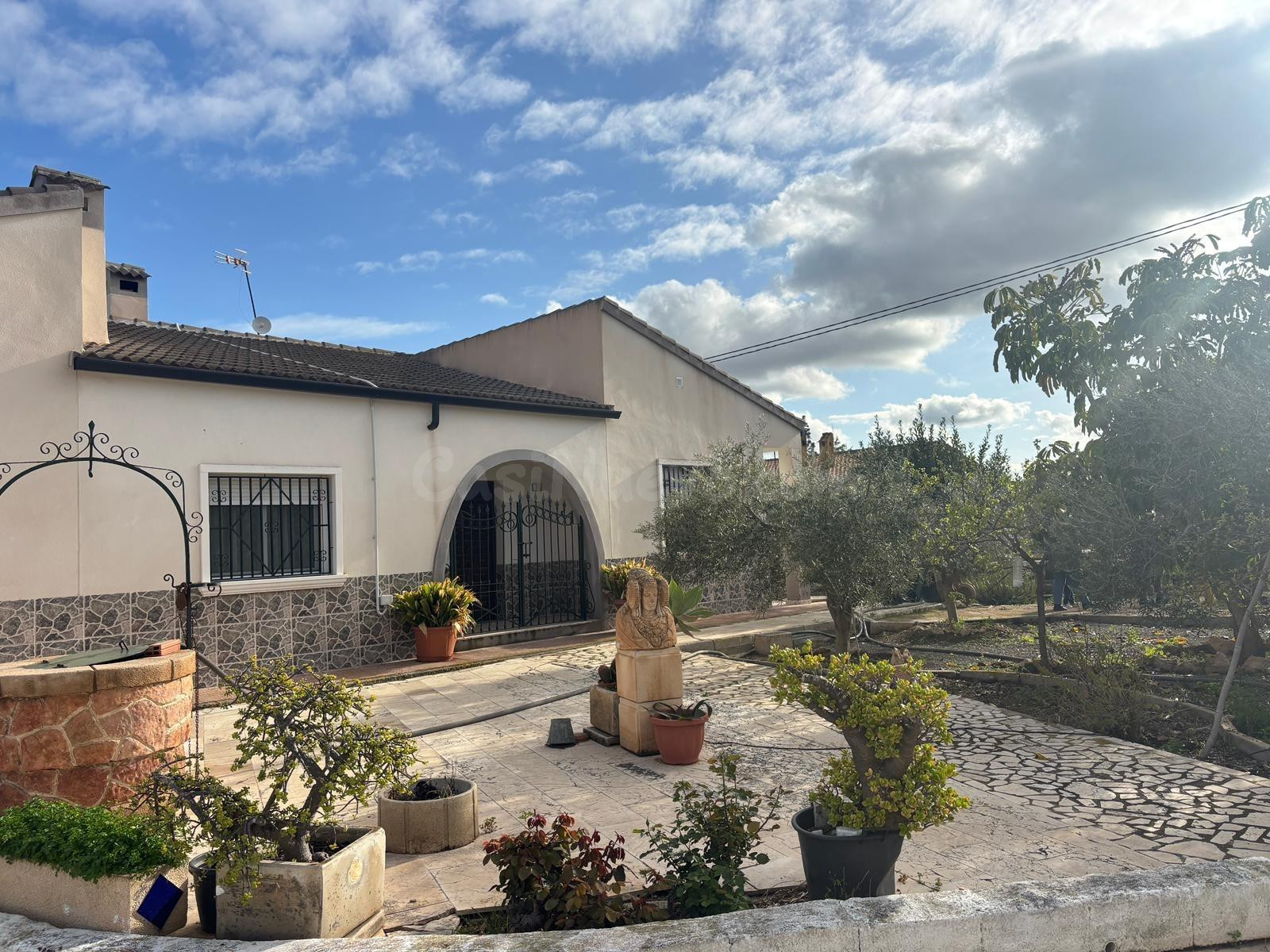 Chalet con piscina en Perleta - foto 4