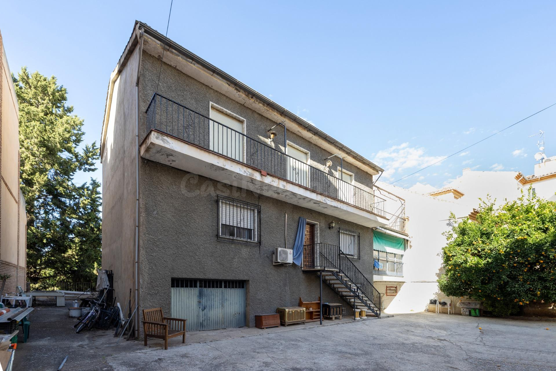 Ideal para obra nueva... O para tener una gran vivienda en el centro de La Zubia - foto 5