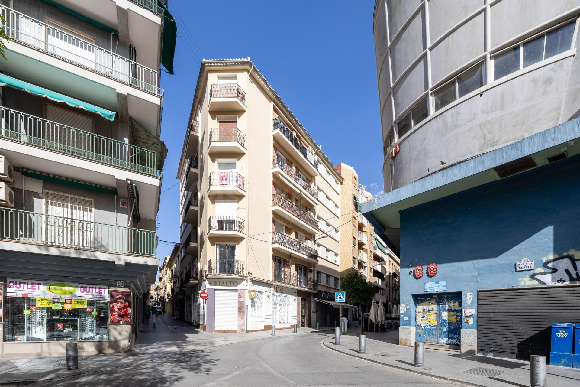 Local Comercial en el Corazón de Granada - Oportunidad Única