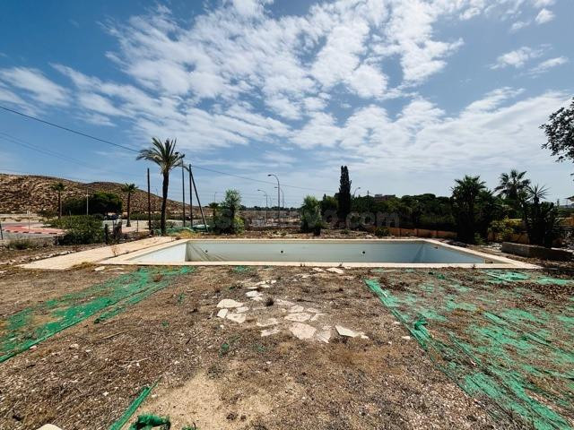 CHALET EN ALICANTE CON 600 METROS DE VIVIENDA - foto 2