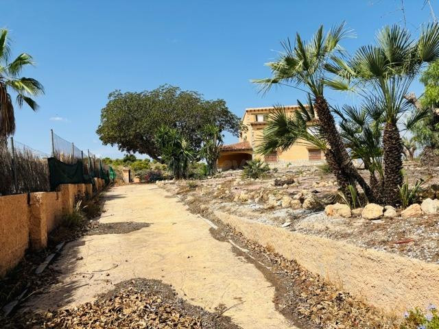 CHALET EN ALICANTE CON 600 METROS DE VIVIENDA - foto 4