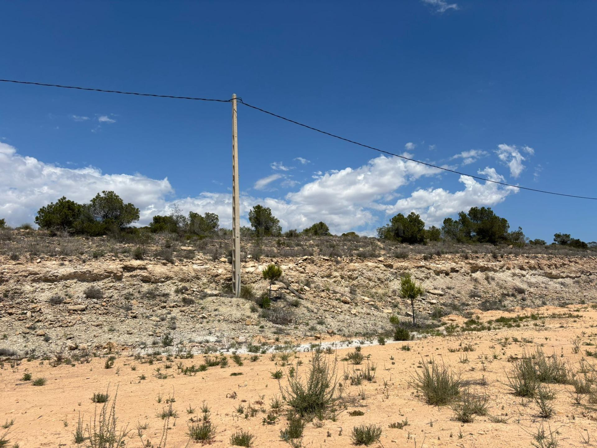 Parcela muy bien situada a la venta - foto 2
