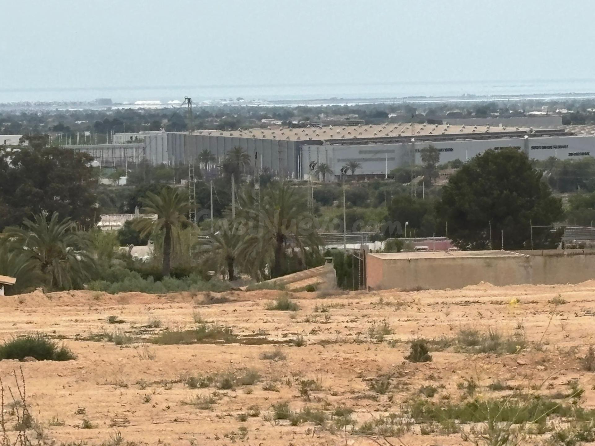 Parcela muy bien situada a la venta - foto 3