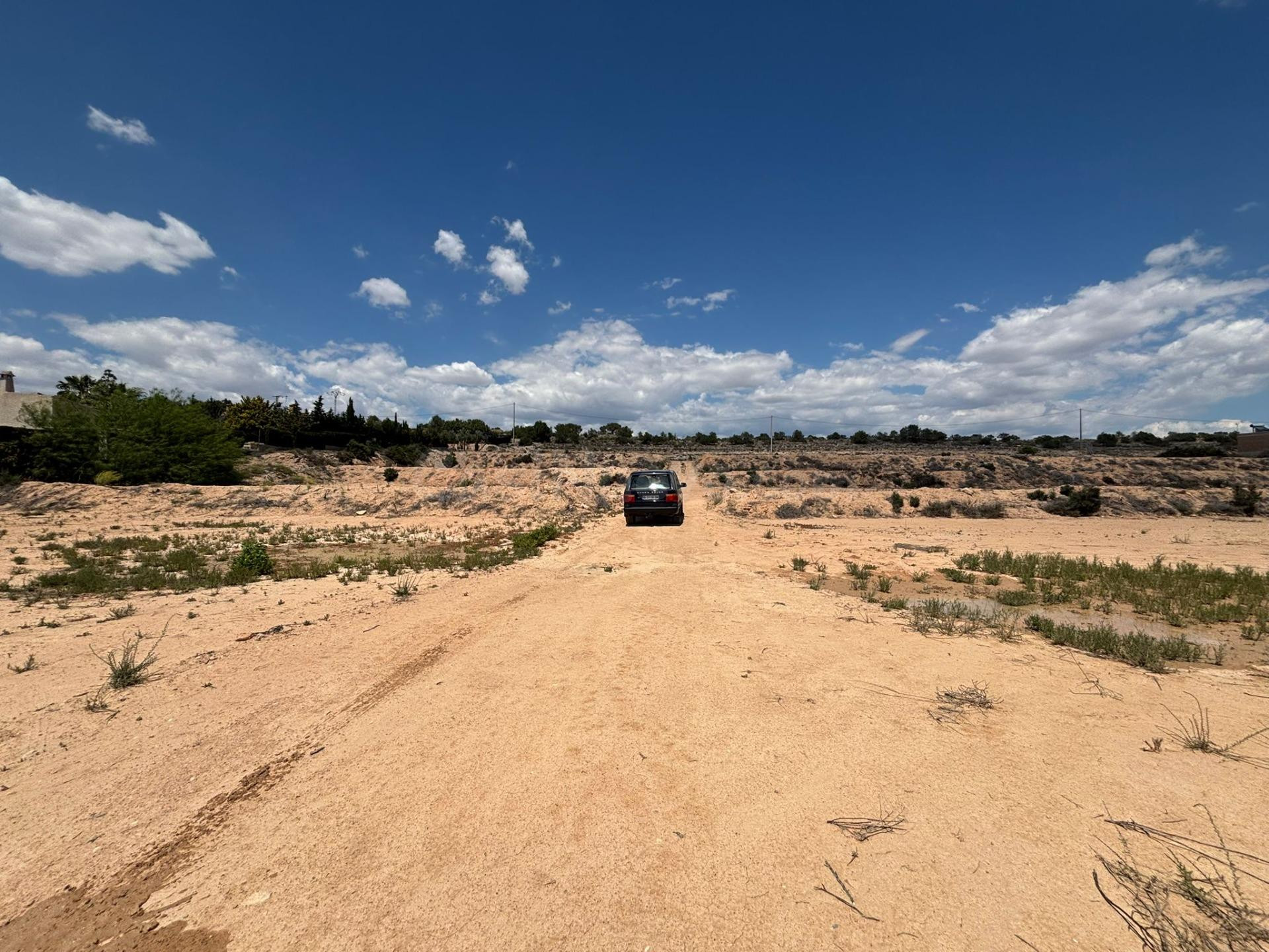 Parcela muy bien situada a la venta - foto 4