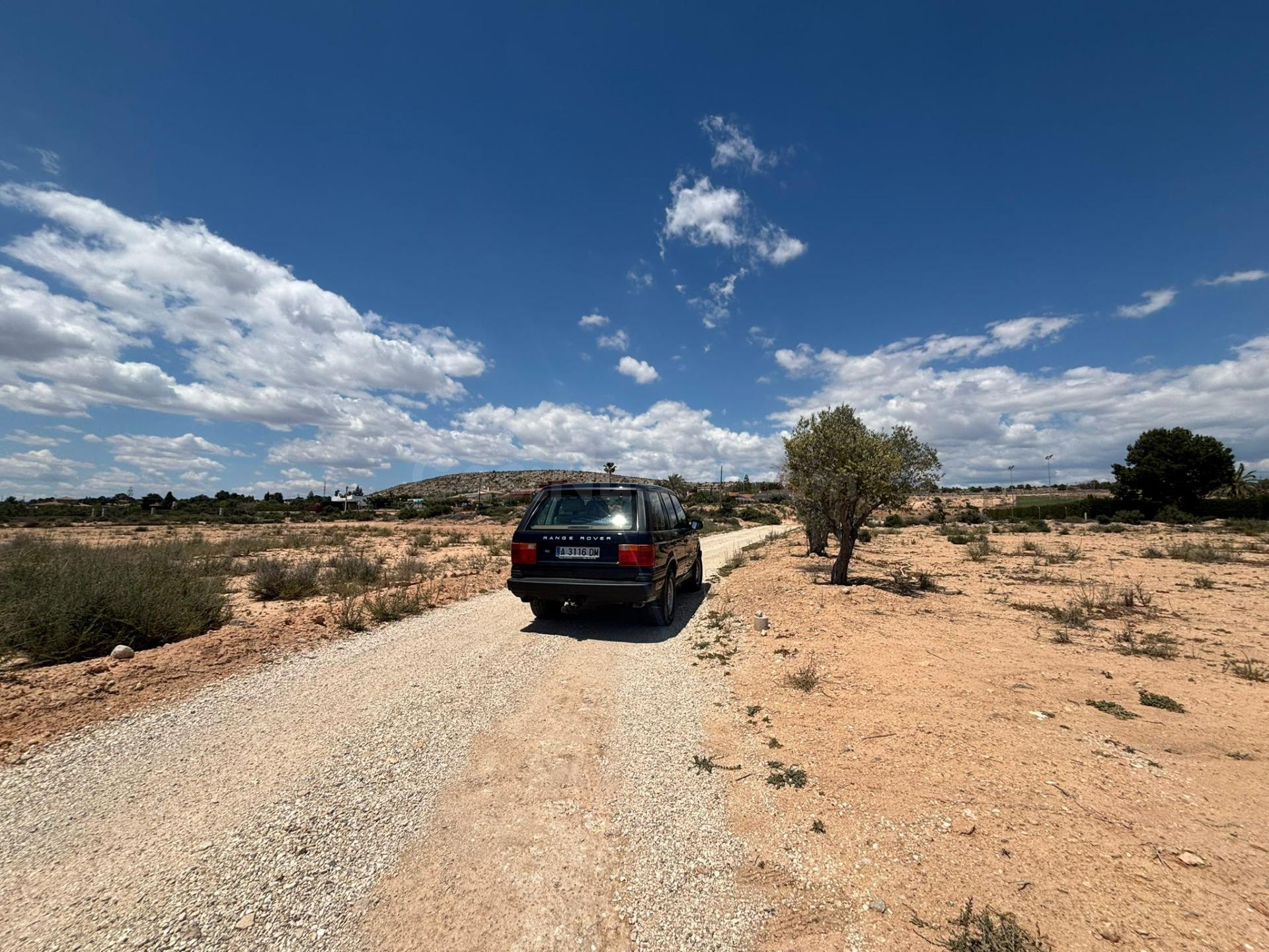 Parcela muy bien situada a la venta - foto 5
