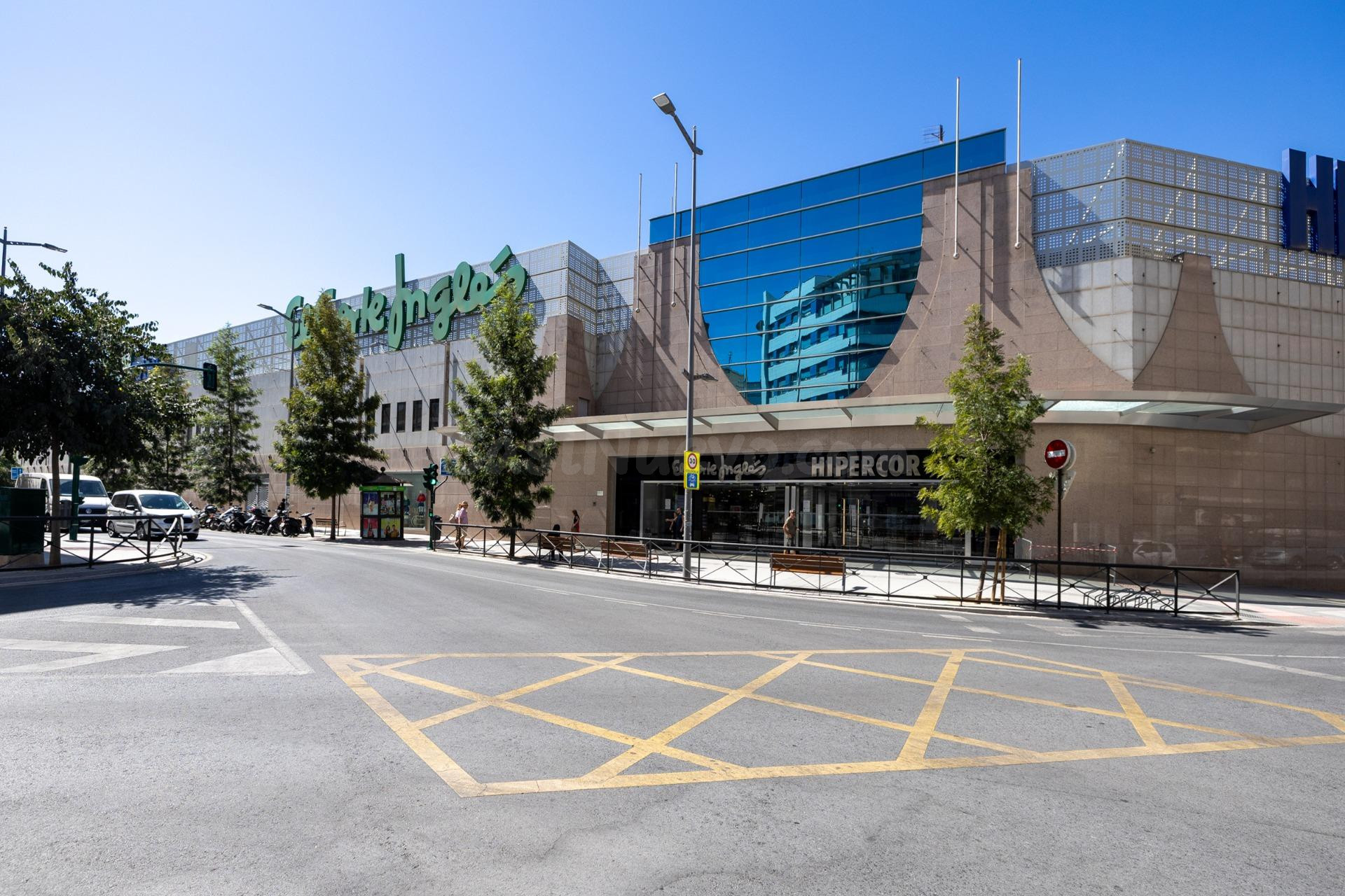 Piso Reformado en Zona Comercial y Universitaria de Granada - €330,000