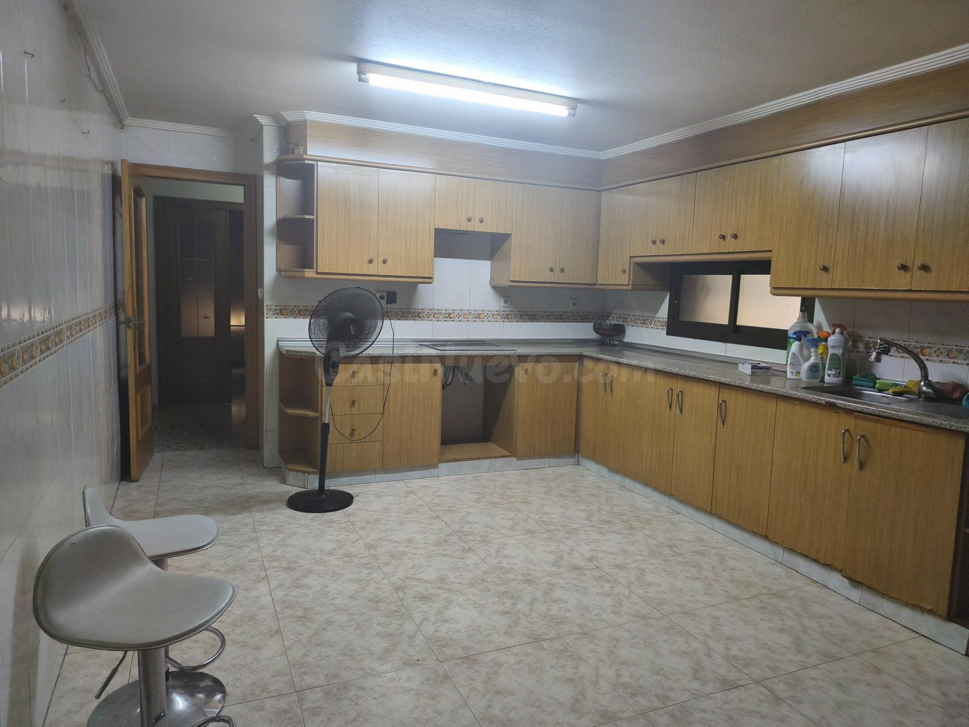 Se vende piso, zona Carrus