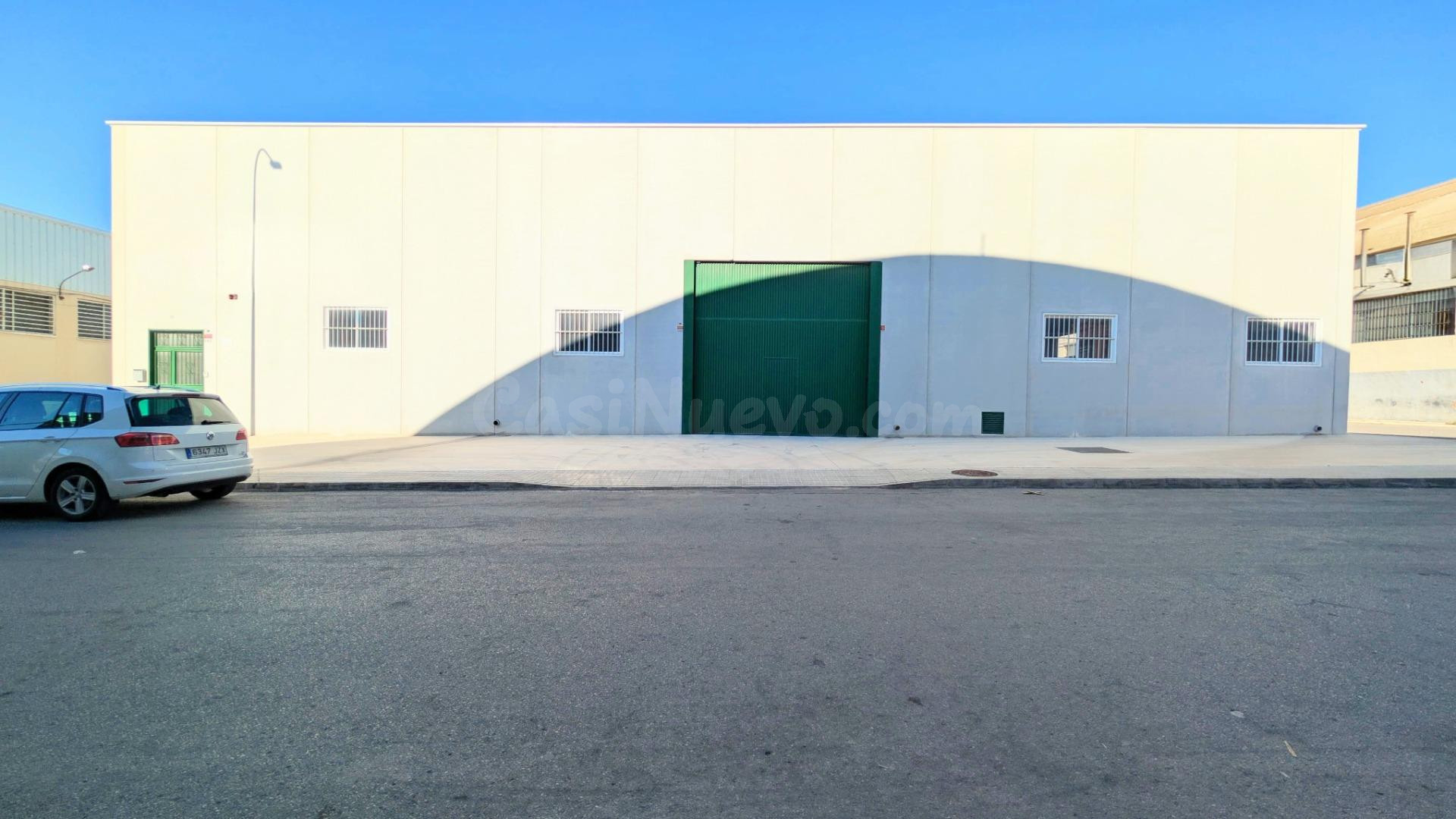 ¡IMPRESIONANTE NAVE INDUSTRIAL SEMINUEVA DE 518 M2 EN POLÍGO