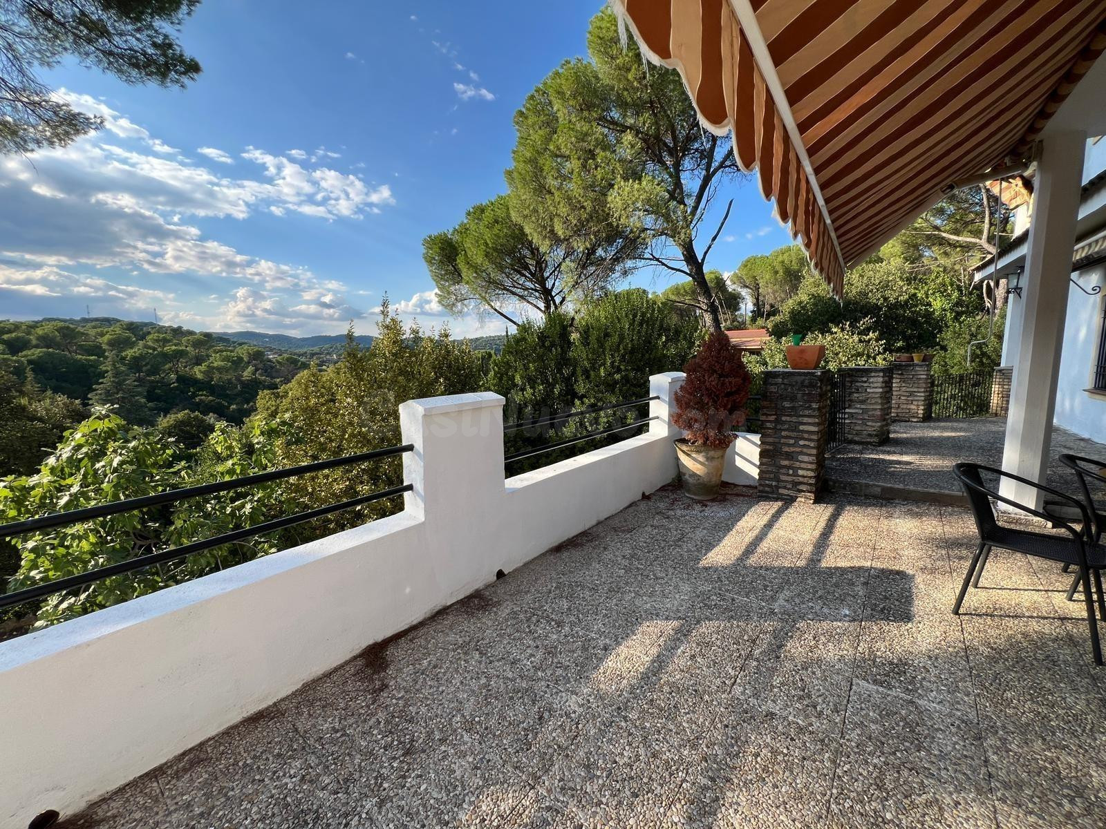Espectacular Chalet con piscina y vistas panorámicas a la Sierra