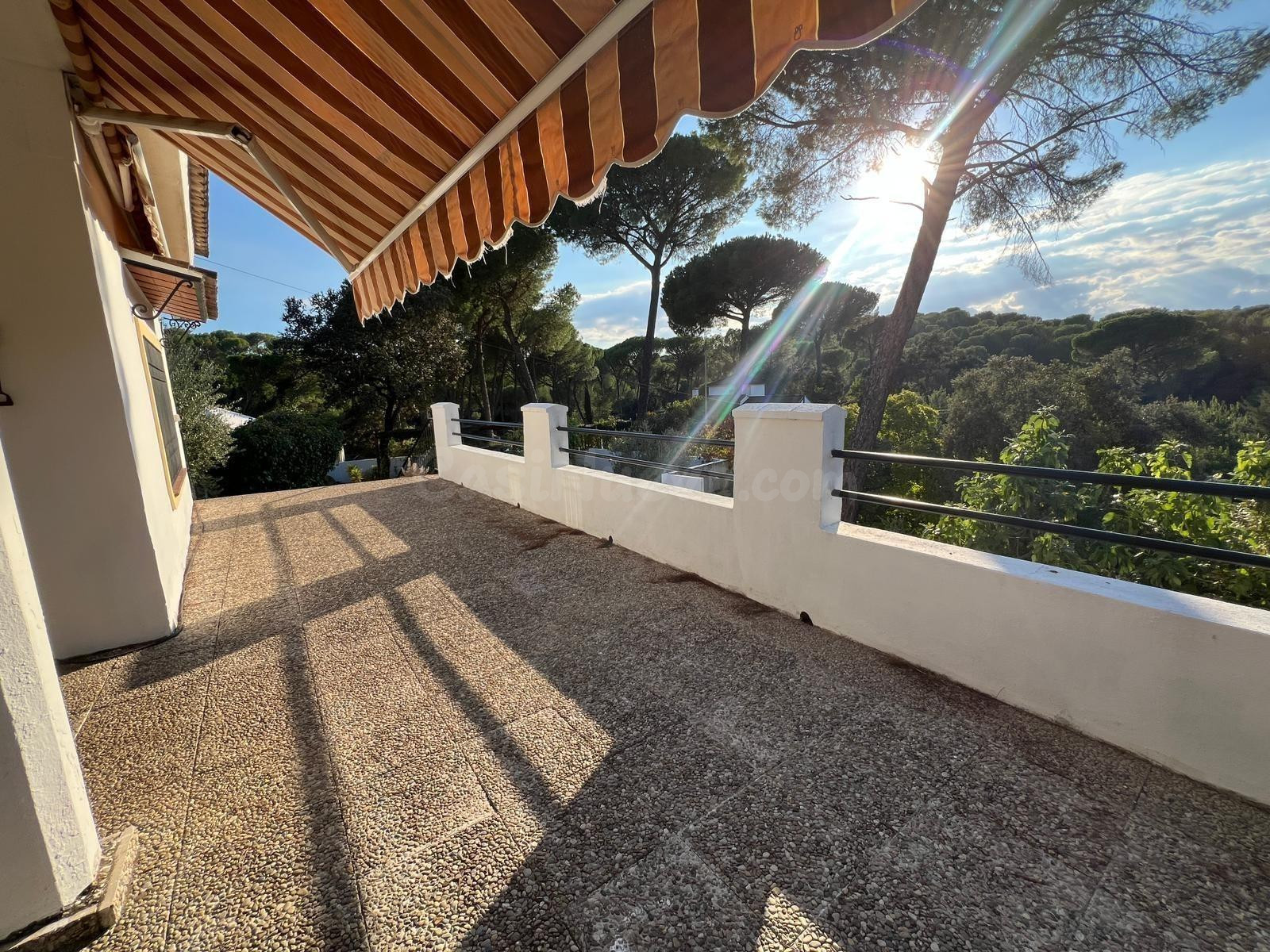 Espectacular Chalet con piscina y vistas panorámicas a la Si - foto 2