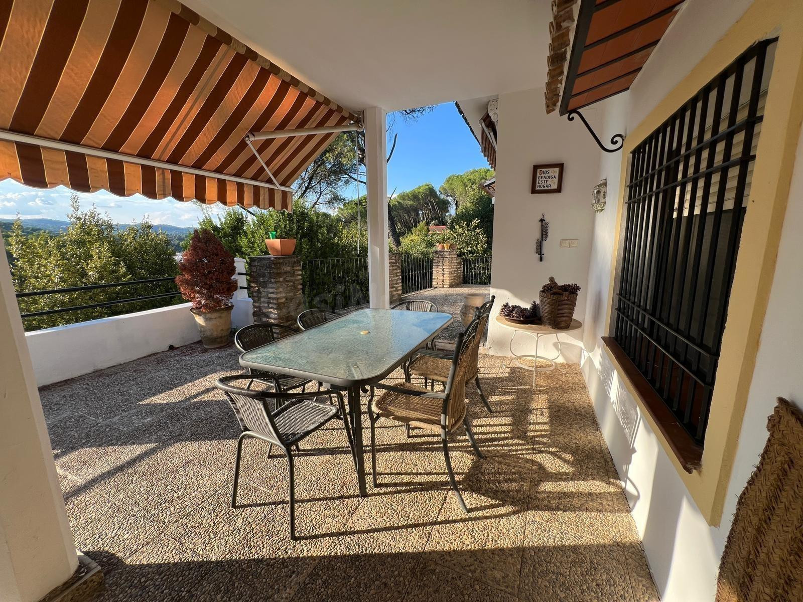 Espectacular Chalet con piscina y vistas panorámicas a la Si - foto 3