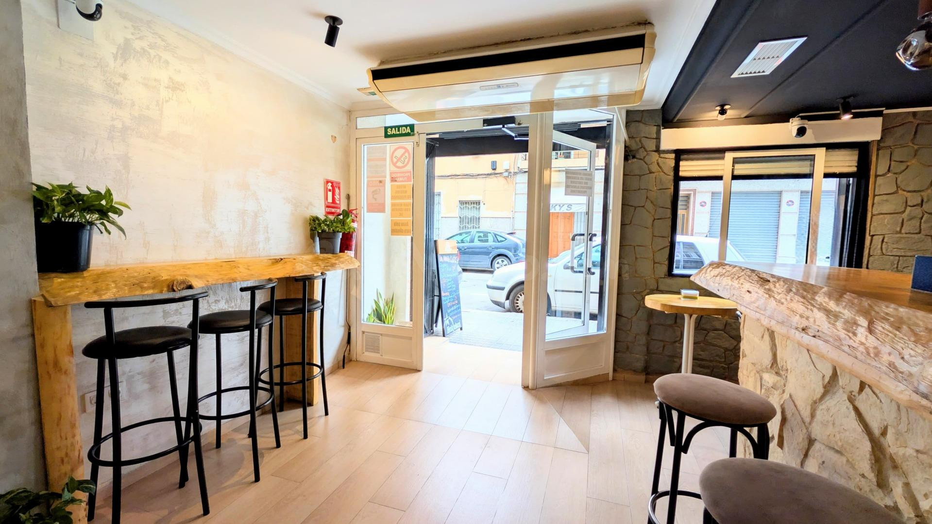¡LOCAL COMERCIAL ACONDICIONADO COMO BAR EN CARRÚS TOTALMENTE