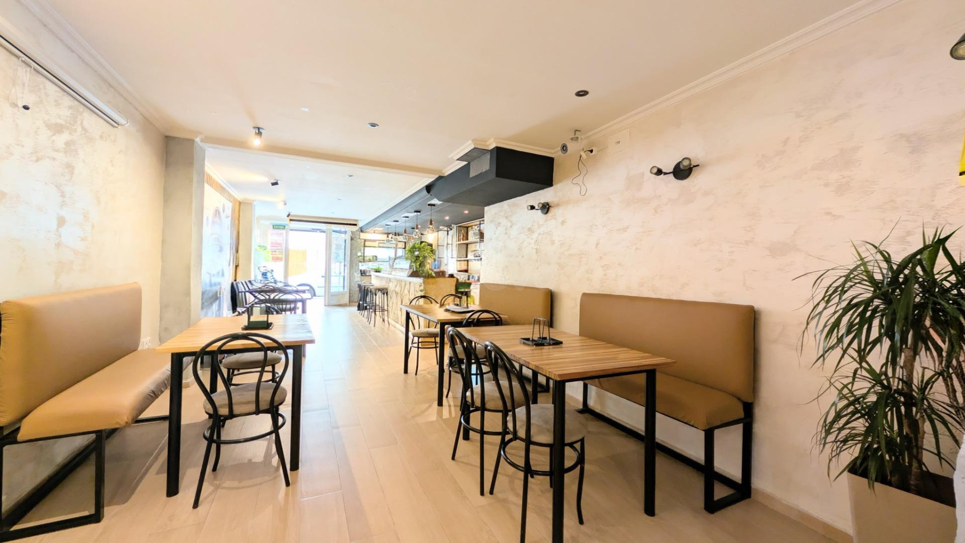 ¡LOCAL COMERCIAL ACONDICIONADO COMO BAR EN CARRÚS TOTALMENTE - foto 3