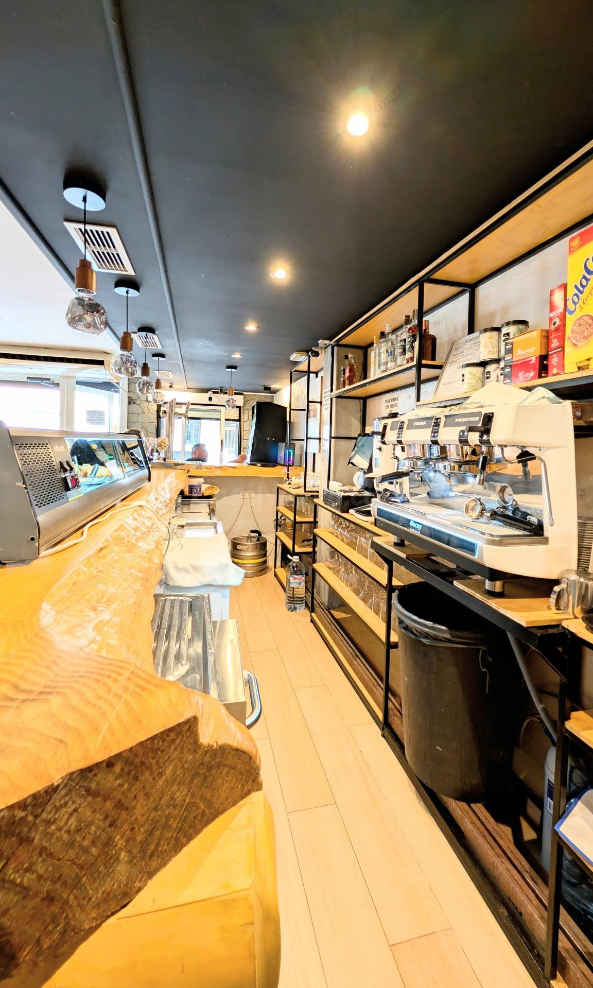 ¡LOCAL COMERCIAL ACONDICIONADO COMO BAR EN CARRÚS TOTALMENTE - foto 4