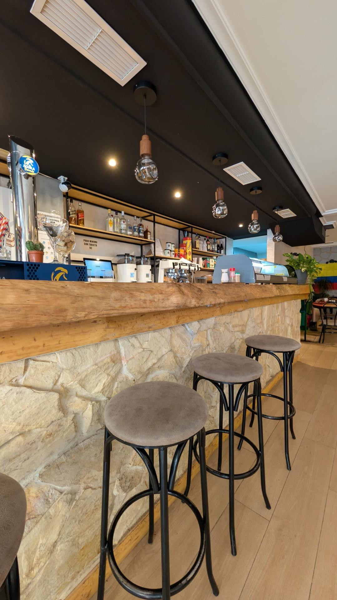 ¡LOCAL COMERCIAL ACONDICIONADO COMO BAR EN CARRÚS TOTALMENTE - foto 5