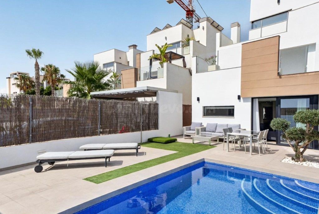 Villa de diseño con piscina privada en Guardamar del Segura - foto 2