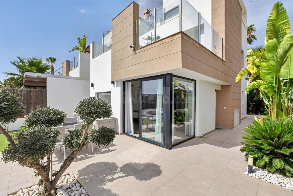 Villa de diseño con piscina privada en Guardamar del Segura - foto 3