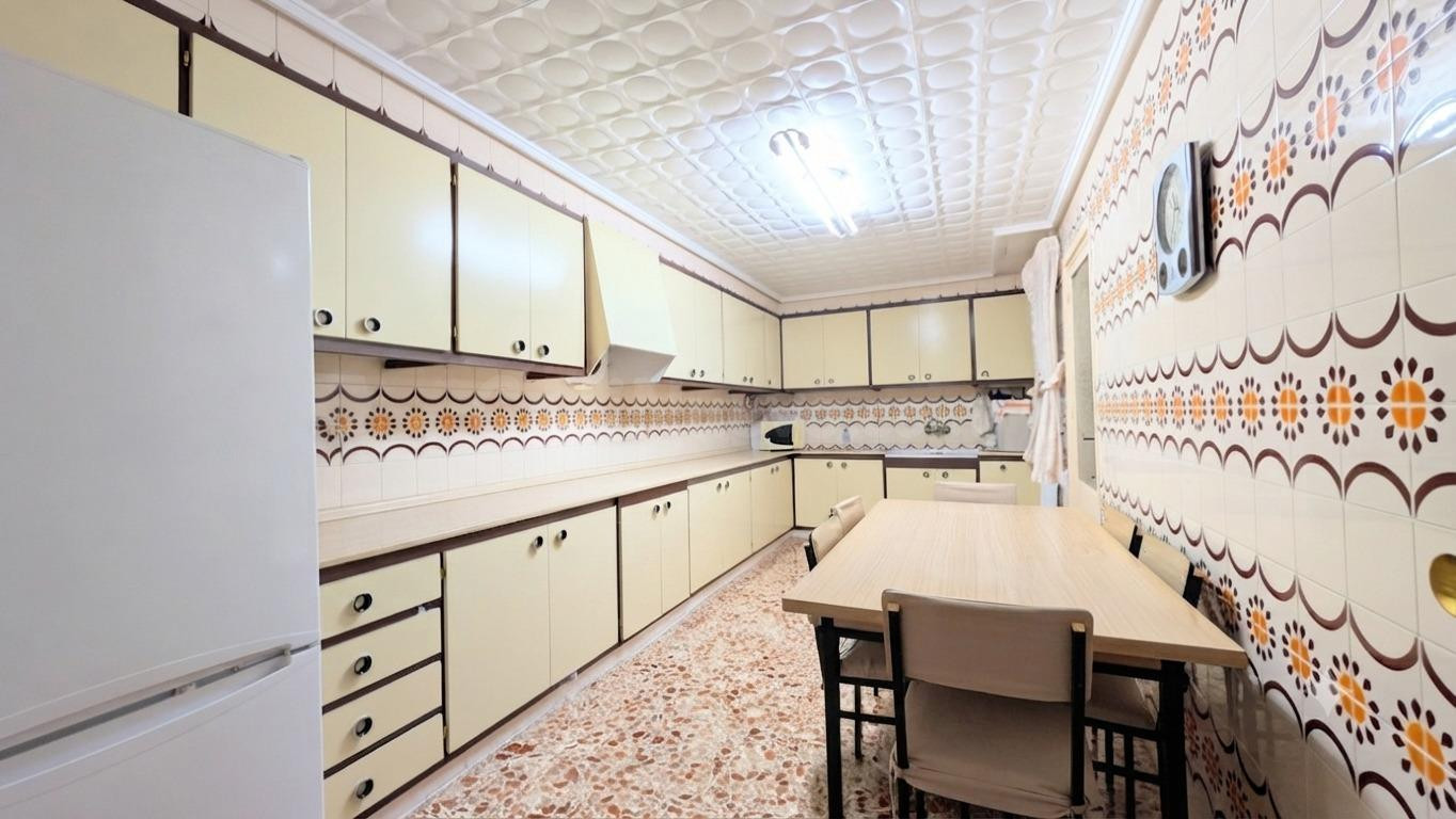 EDIFICIO EN VENTA EN ZONA PLAZA CREVILLENTE: VIVIENDA , LOCAL CON VADO Y GRAN TERRAZA PRIVADA DE 100 M2