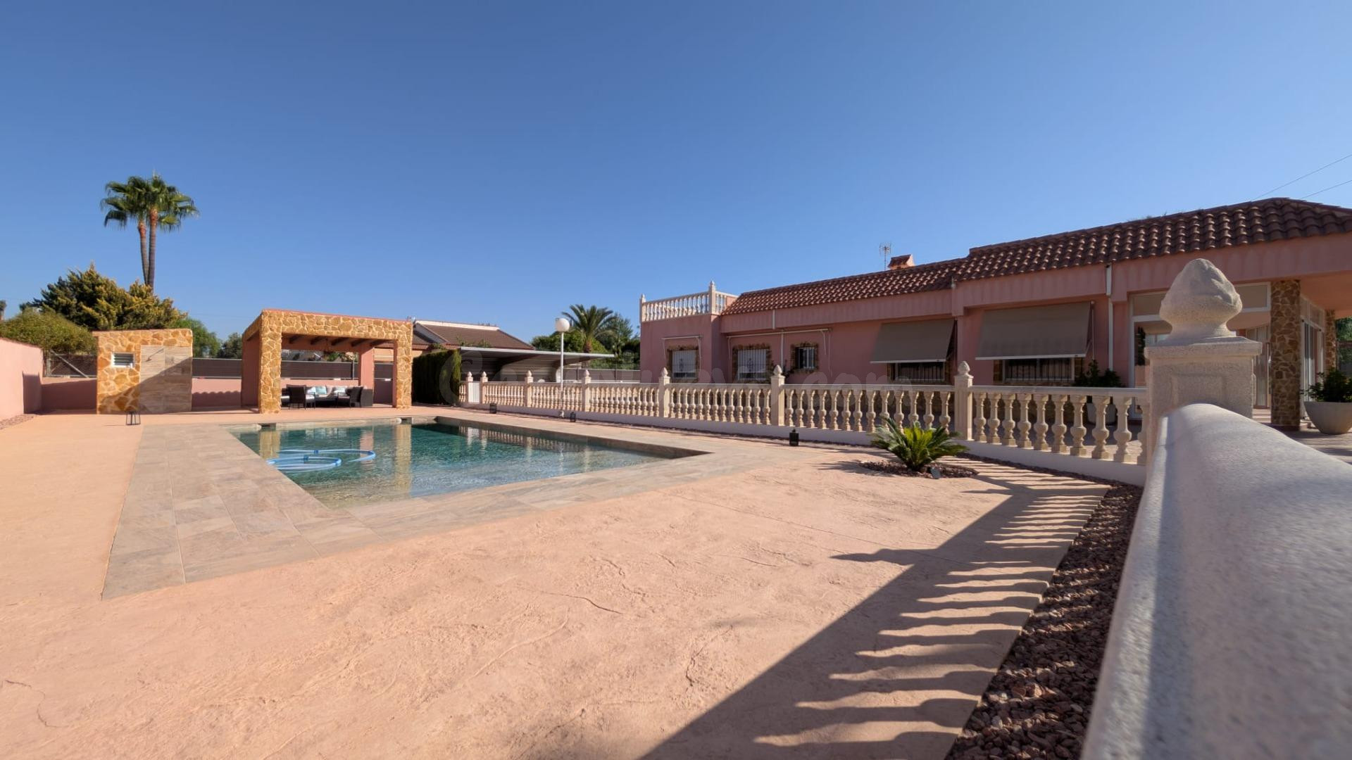 ¡¡ESPECTACULAR CHALET CON GRAN PISCINA, BARBACOA Y CASA DE I