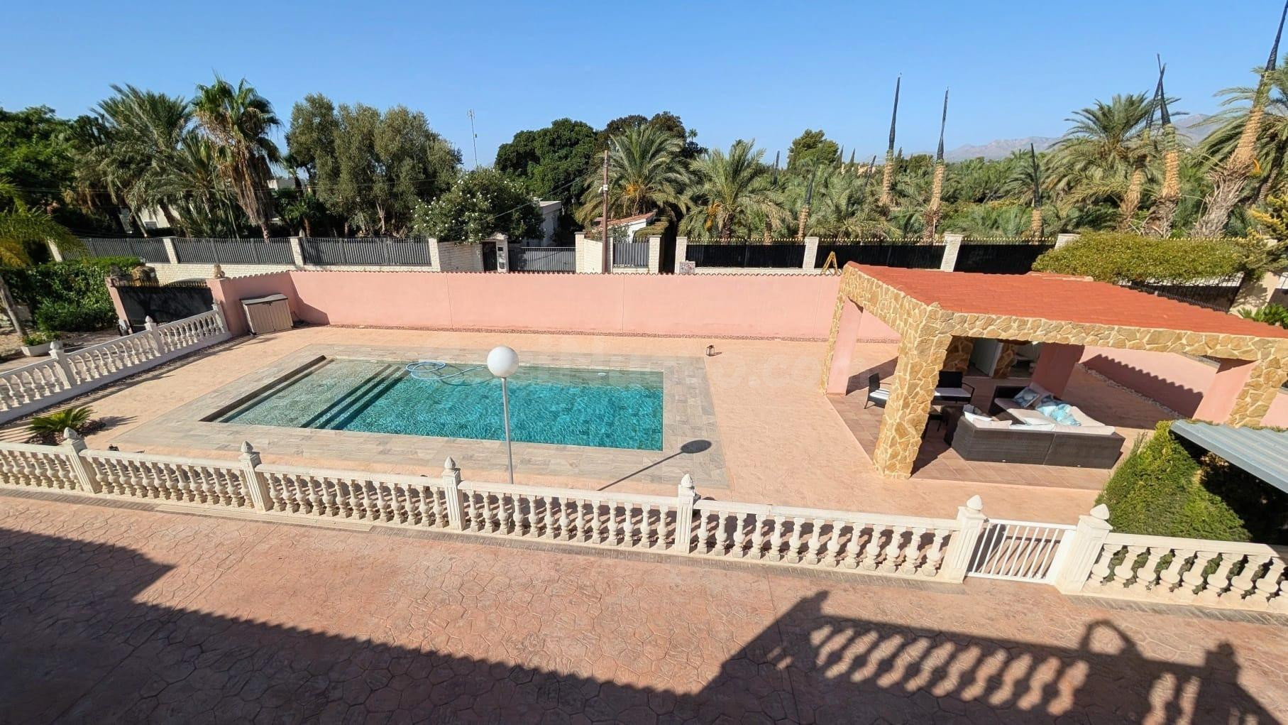 ¡¡ESPECTACULAR CHALET CON GRAN PISCINA, BARBACOA Y CASA DE I - foto 2