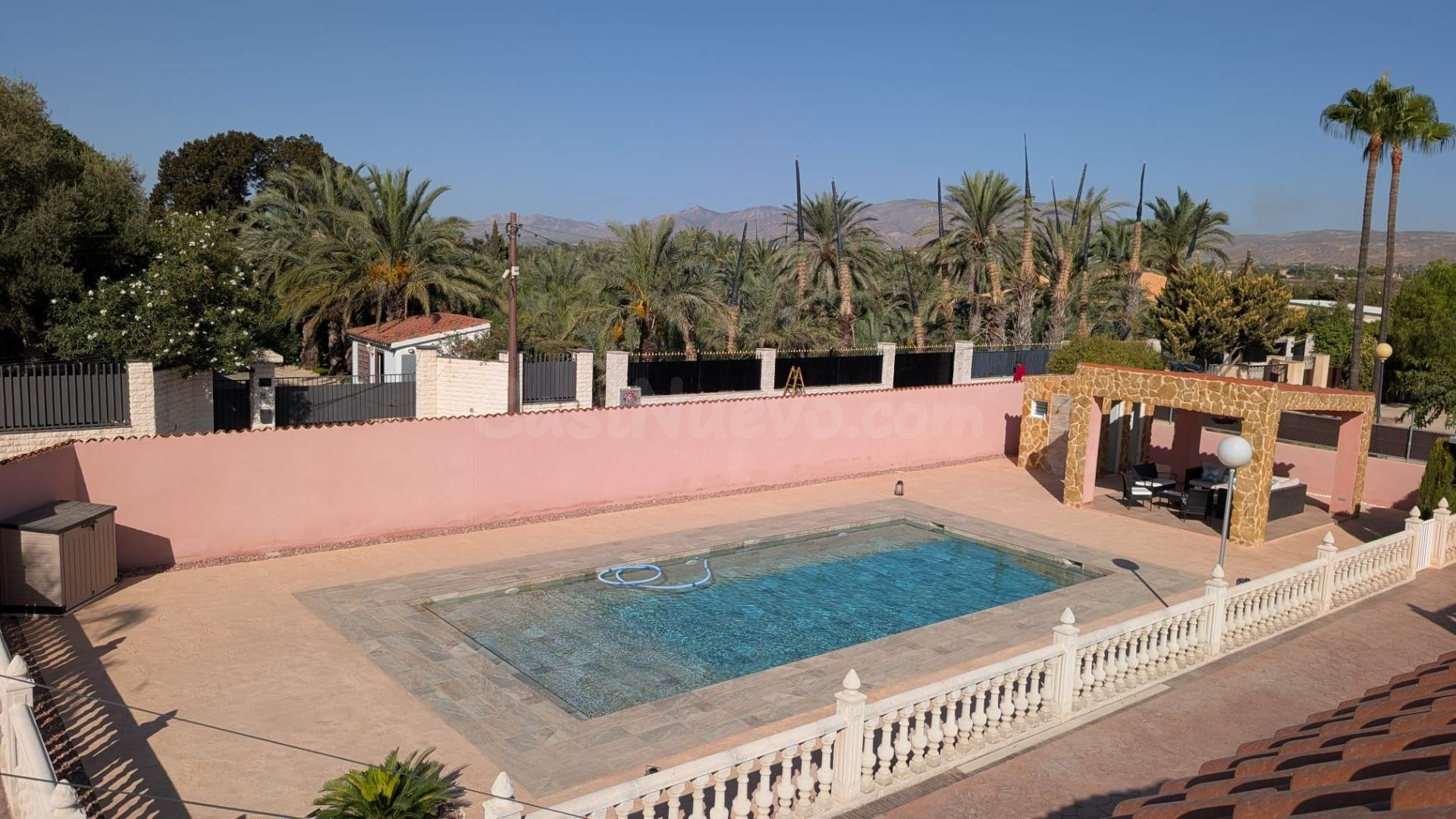 ¡¡ESPECTACULAR CHALET CON GRAN PISCINA, BARBACOA Y CASA DE I - foto 4