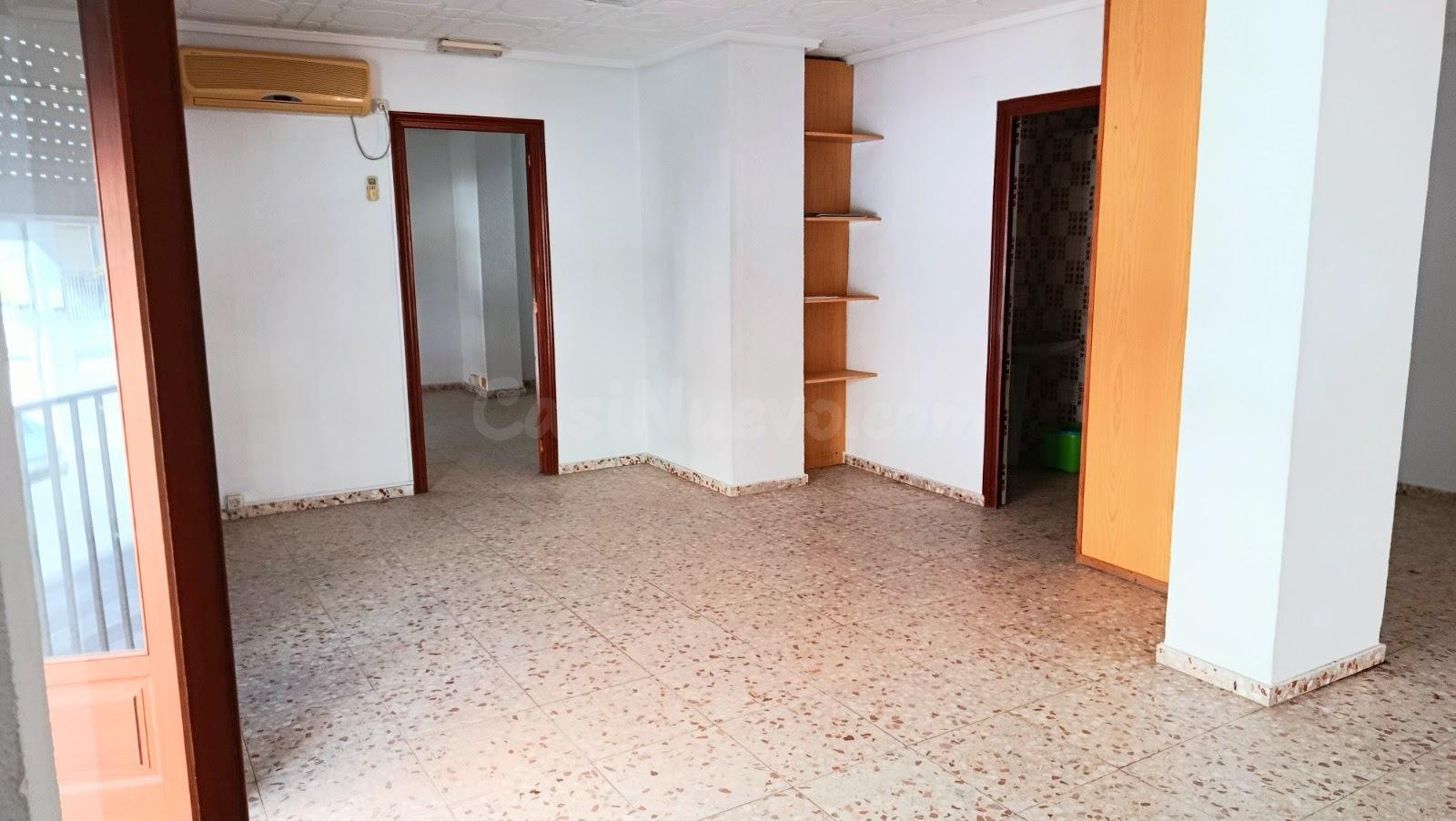 ¡OFICINAS DE ESQUINA EN ALQUILER EN ZONA PISOS AZULES CON EN - foto 3