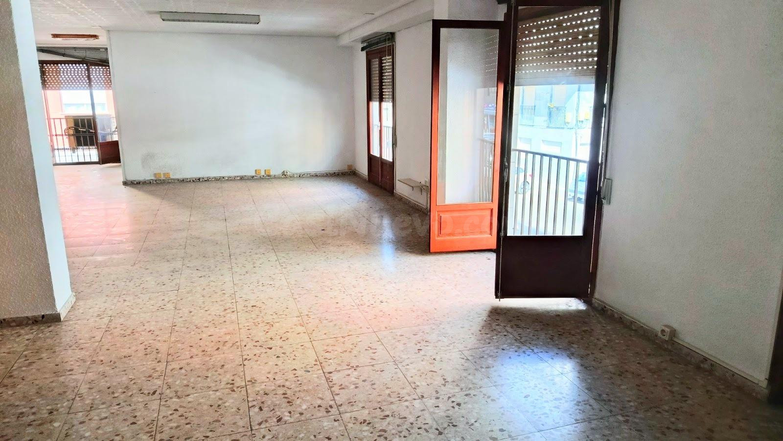 ¡OFICINAS DE ESQUINA EN ALQUILER EN ZONA PISOS AZULES CON EN - foto 4