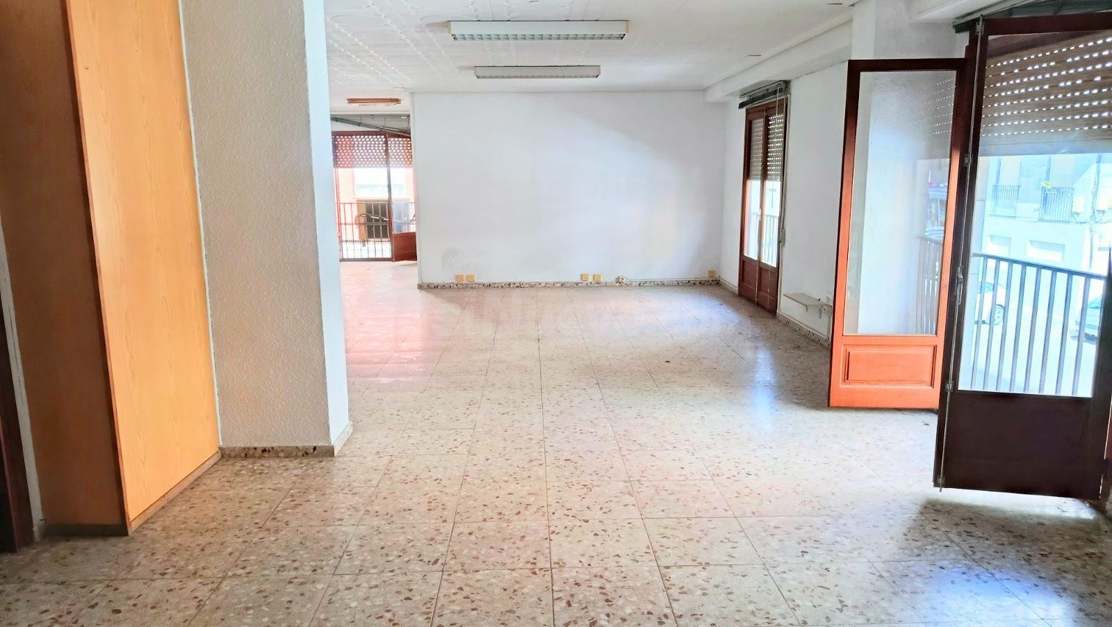 ¡OFICINAS DE ESQUINA EN ALQUILER EN ZONA PISOS AZULES CON EN - foto 5