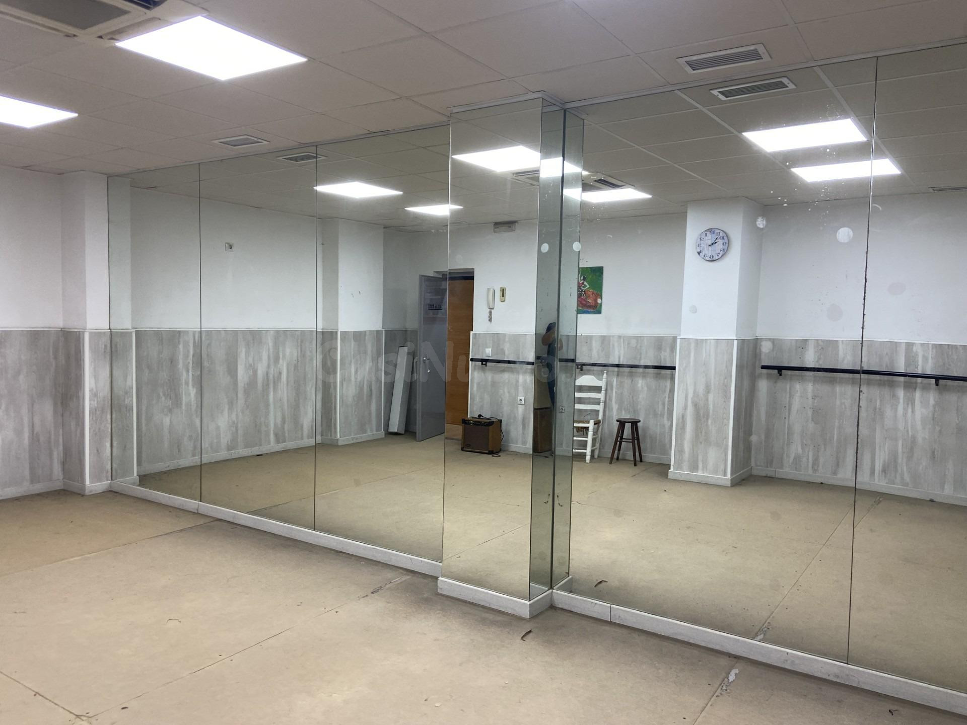 Local comercial junto a Carlos III. Reformado e insonorizado - foto 2