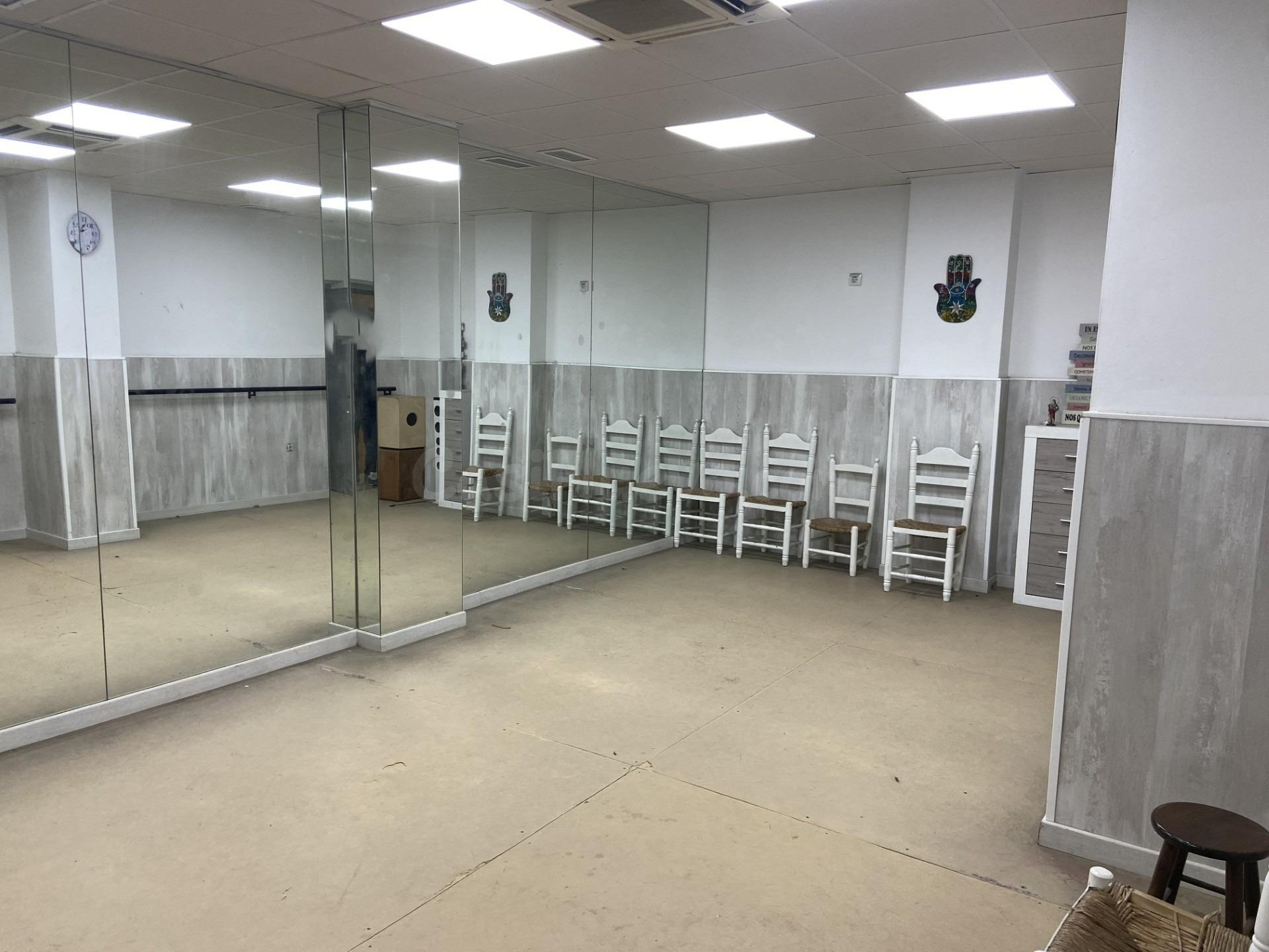 Local comercial junto a Carlos III. Reformado e insonorizado - foto 3