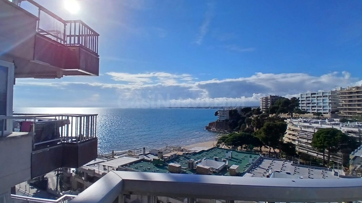 Elegante piso reformado de tres habitaciones con vistas a la - foto 2