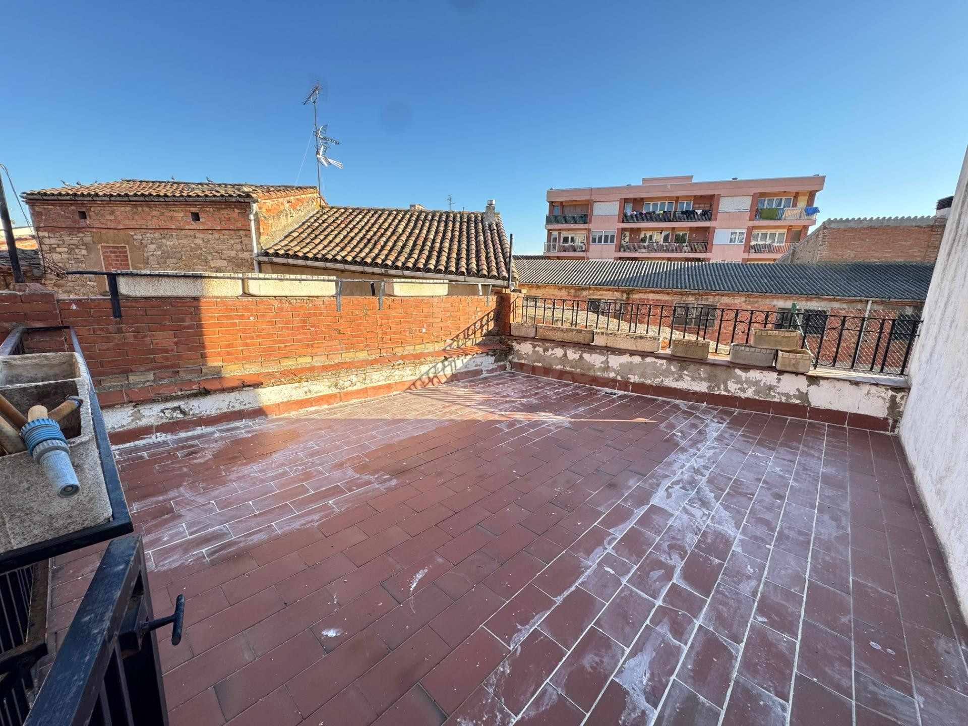 Espectacular local comercial adaptado como vivienda, con gar - foto 2