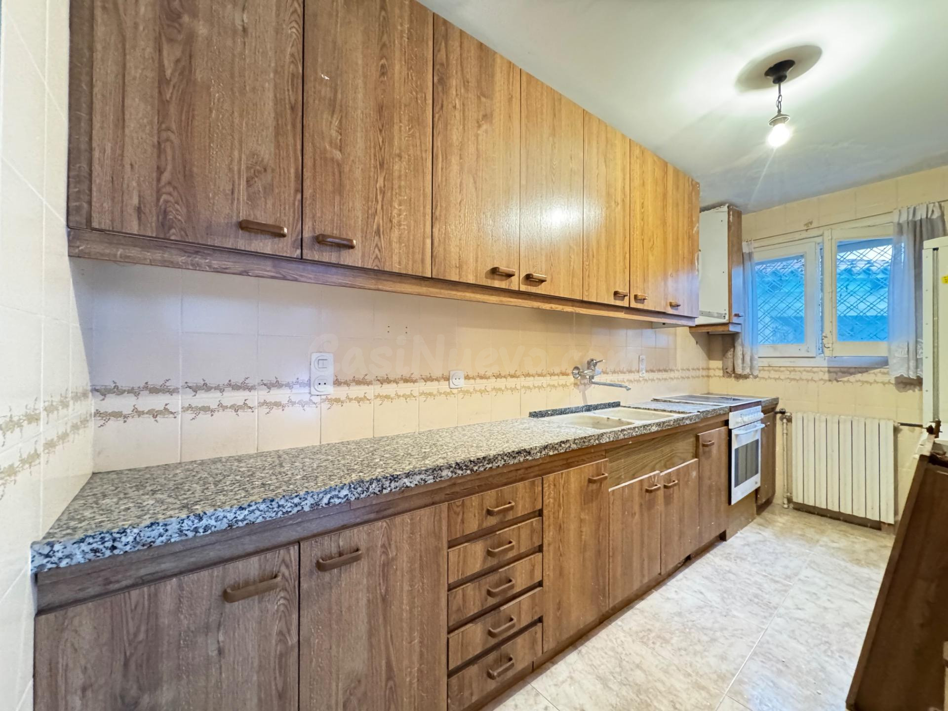 Espectacular local comercial adaptado como vivienda, con gar - foto 3