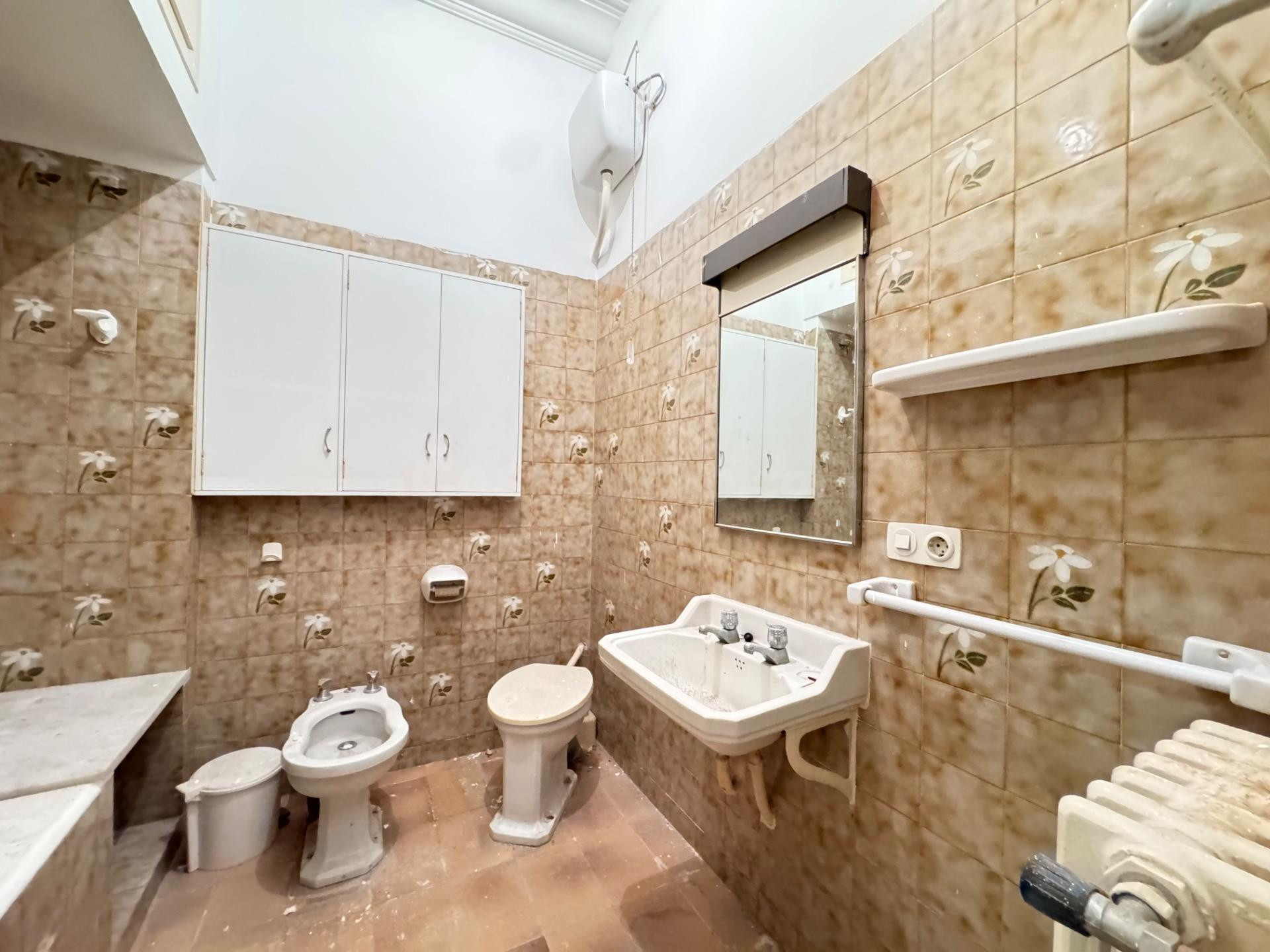 Espectacular local comercial adaptado como vivienda, con gar - foto 4
