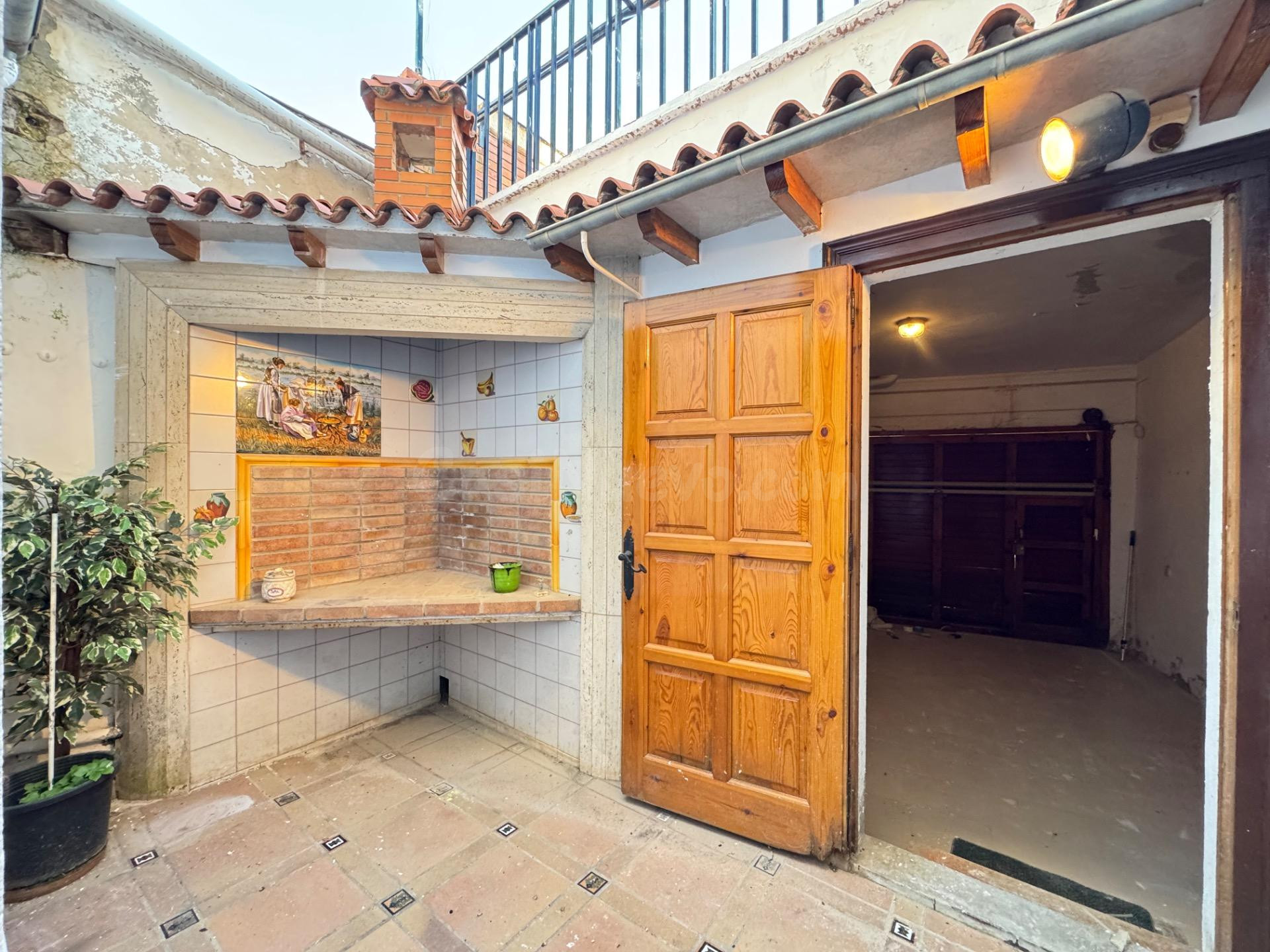 Espectacular local comercial adaptado como vivienda, con gar - foto 5