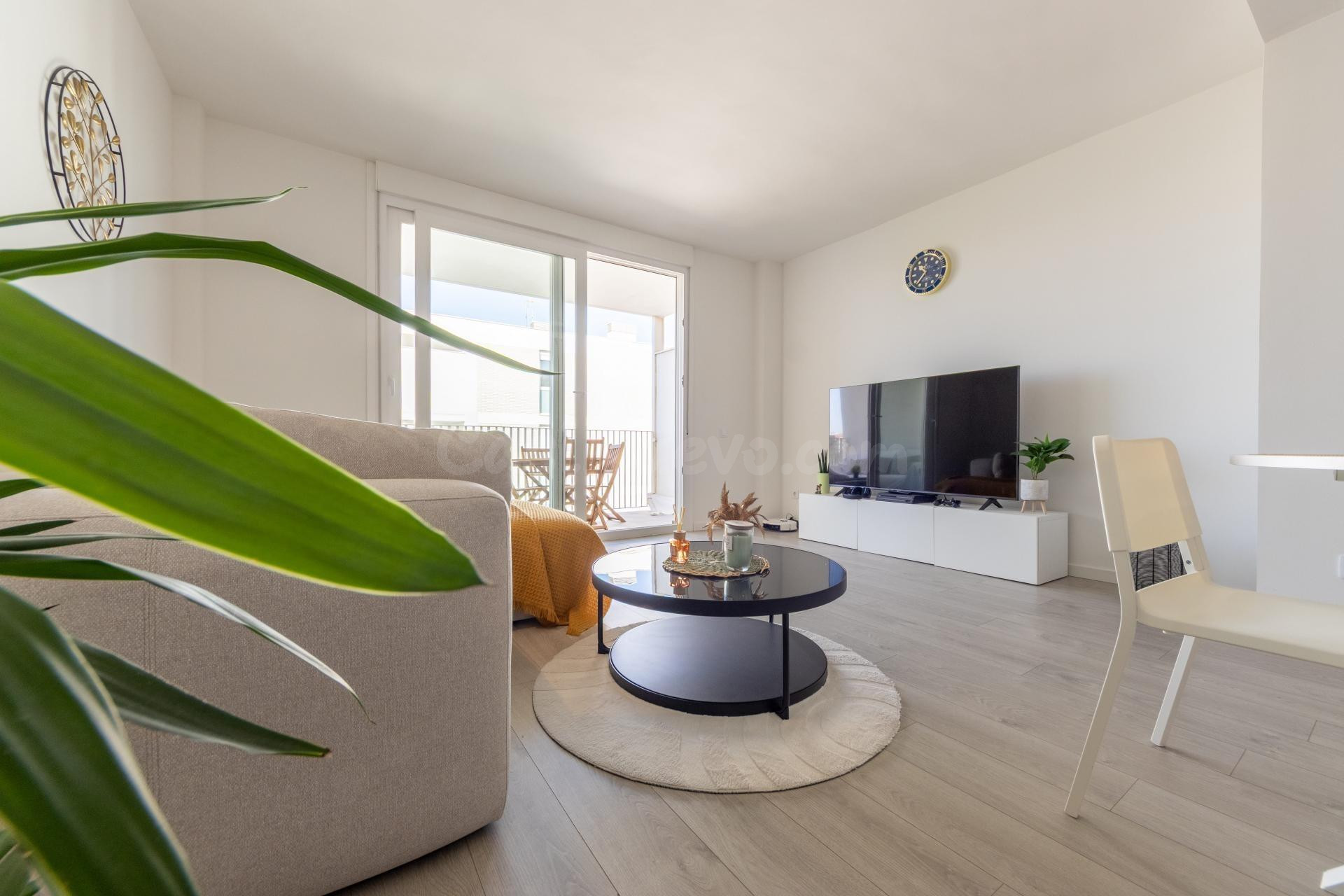 Piso Seminuevo en el corazón de Salou, con trastero y piscin - foto 3