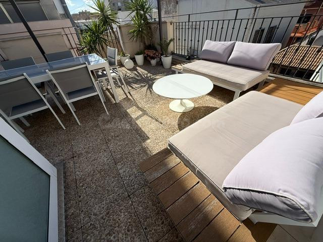Venta Ático muy céntrico, junto a La Plaza Romea, 3 dormitorios, 2 baños y 1 aseo. terraza 20 m2. plaza de garaje