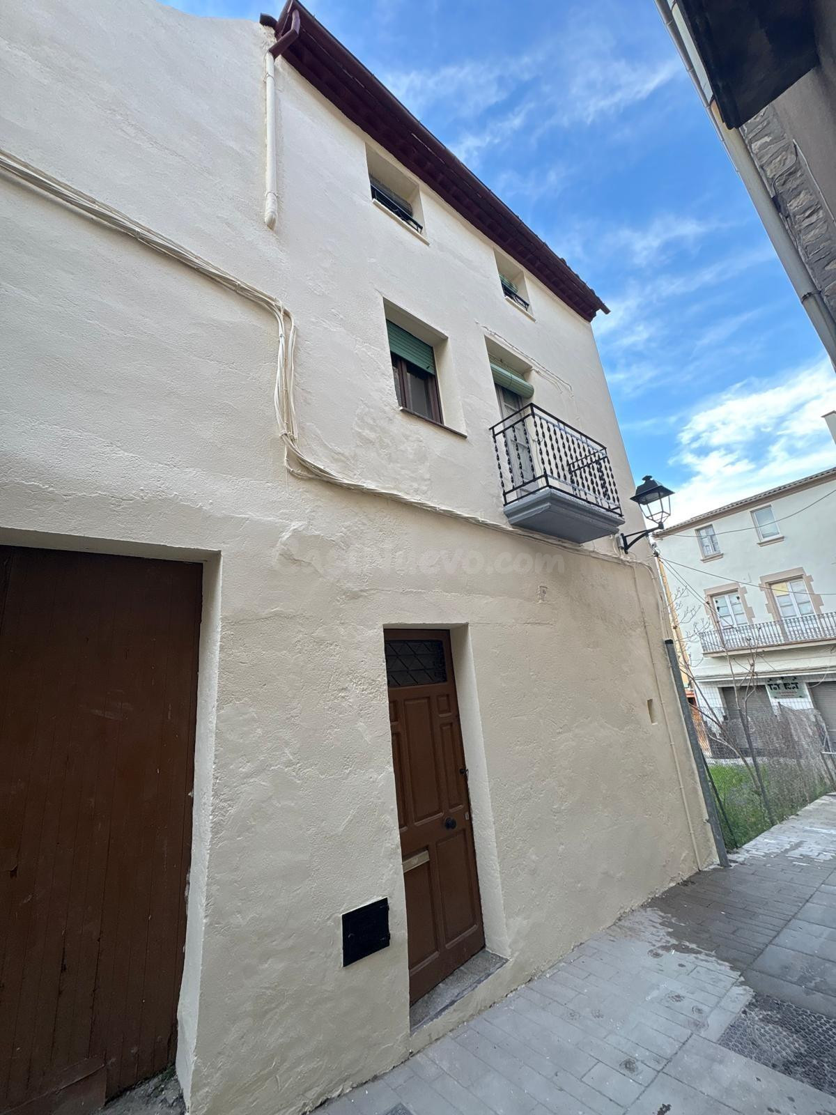 Interesante Casa en Calaf con almacén y Jardín muy grande - foto 3
