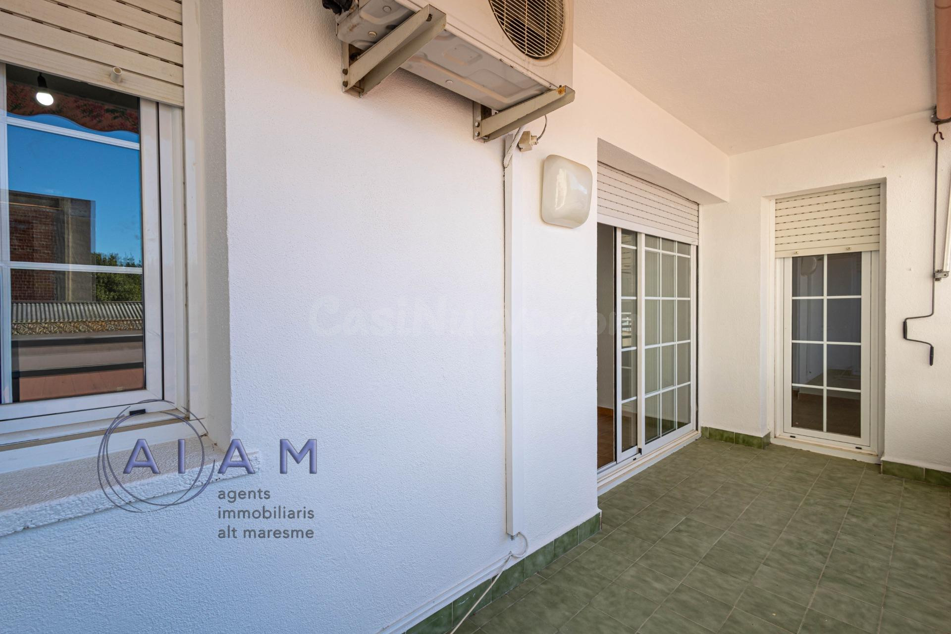 Piso muy céntrico con 4 habitaciones - foto 2