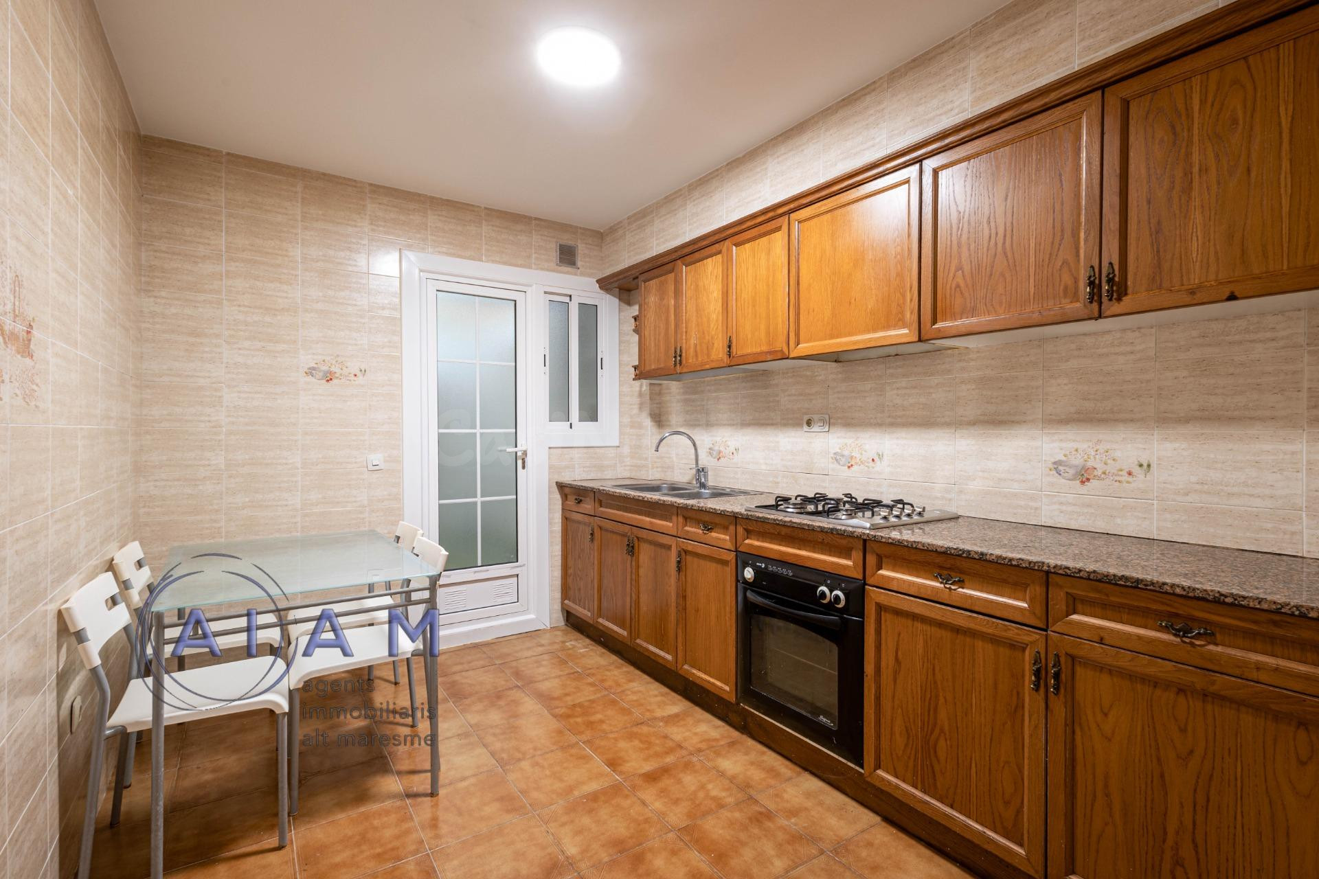 Piso muy céntrico con 4 habitaciones - foto 3