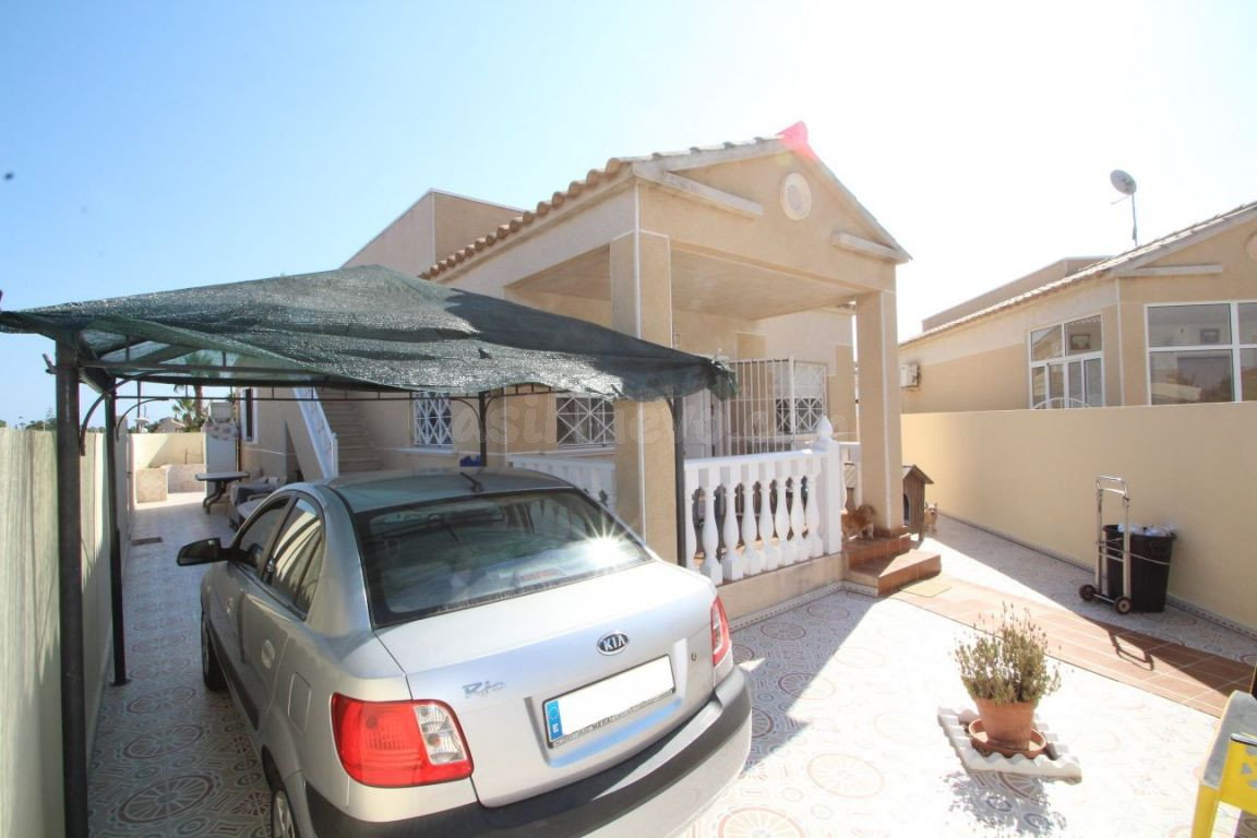 Chalet Independiente de 300m2 en una zona tranquila y muy buenas vistas.